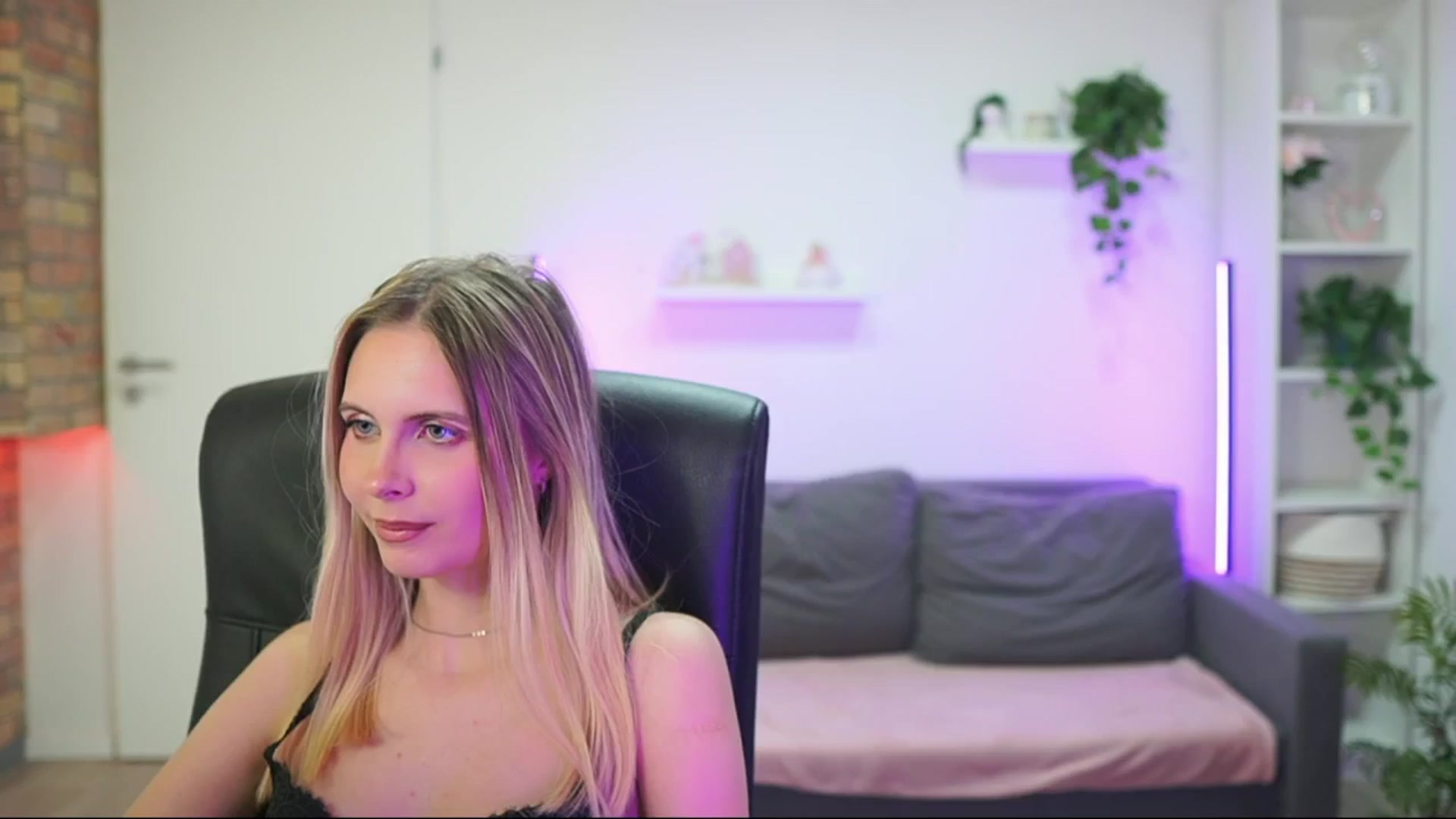 Gallery image thumbnail from Catecrago_'s myfreecams stream on, 01/14/2026, 18:46 image 15 of 20