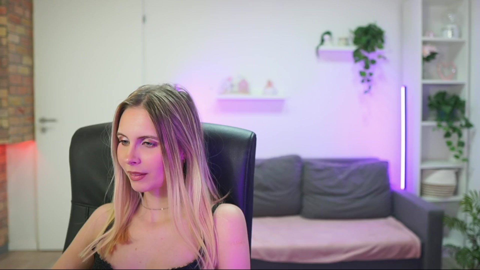 Gallery image thumbnail from Catecrago_'s myfreecams stream on, 01/14/2026, 18:46 image 18 of 20
