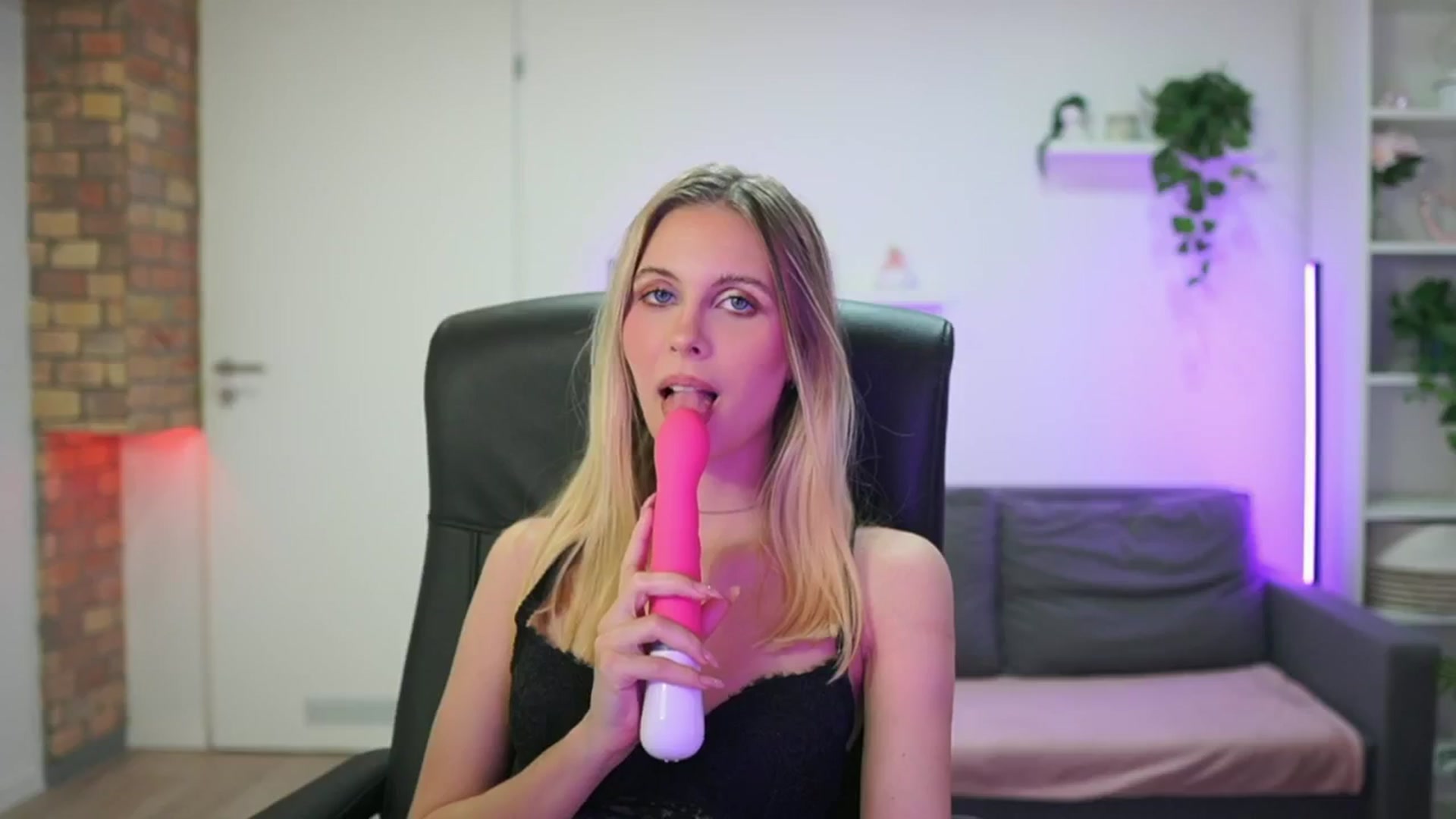 Gallery image thumbnail from Catecrago_'s myfreecams stream on, 01/16/2026, 11:25 image 17 of 20