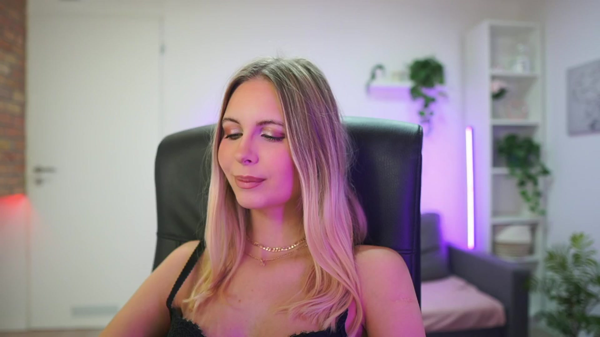 Gallery image thumbnail from Catecrago_'s myfreecams stream on, 01/20/2026, 14:43 image 3 of 20