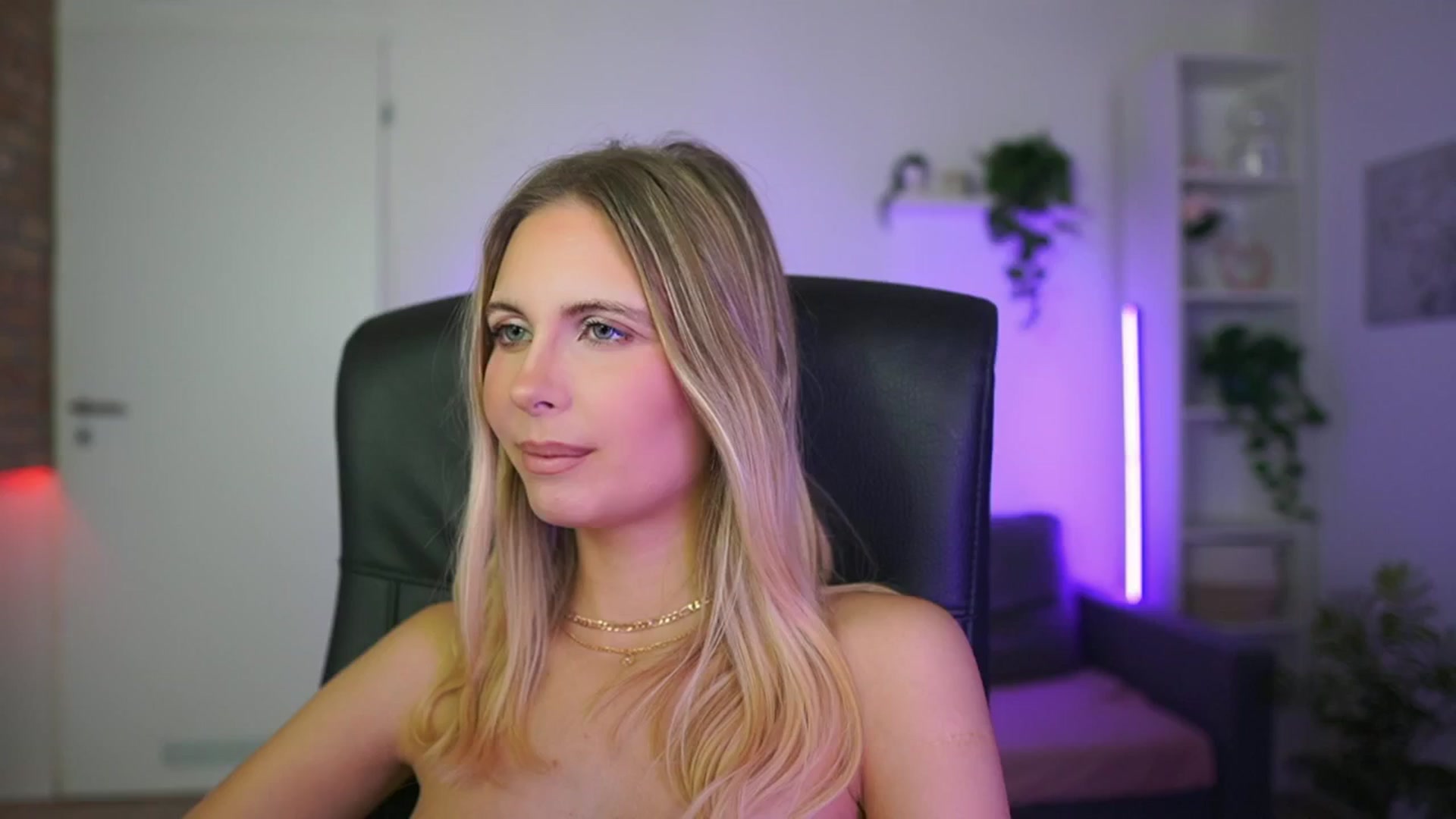 Gallery image thumbnail from Catecrago_'s myfreecams stream on, 01/20/2026, 16:35 image 11 of 20
