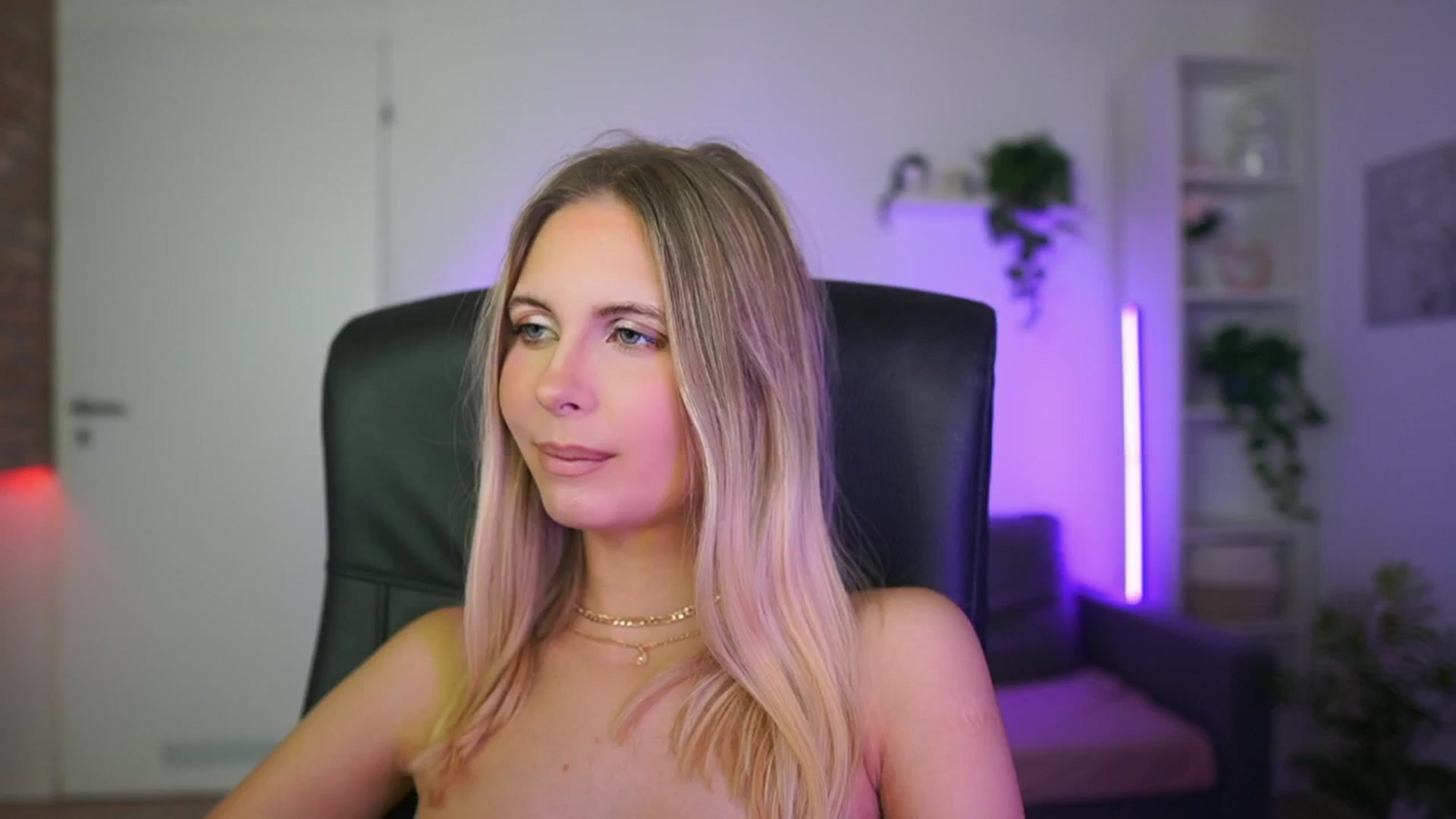 Gallery image thumbnail from Catecrago_'s myfreecams stream on, 01/20/2026, 16:35 image 14 of 20