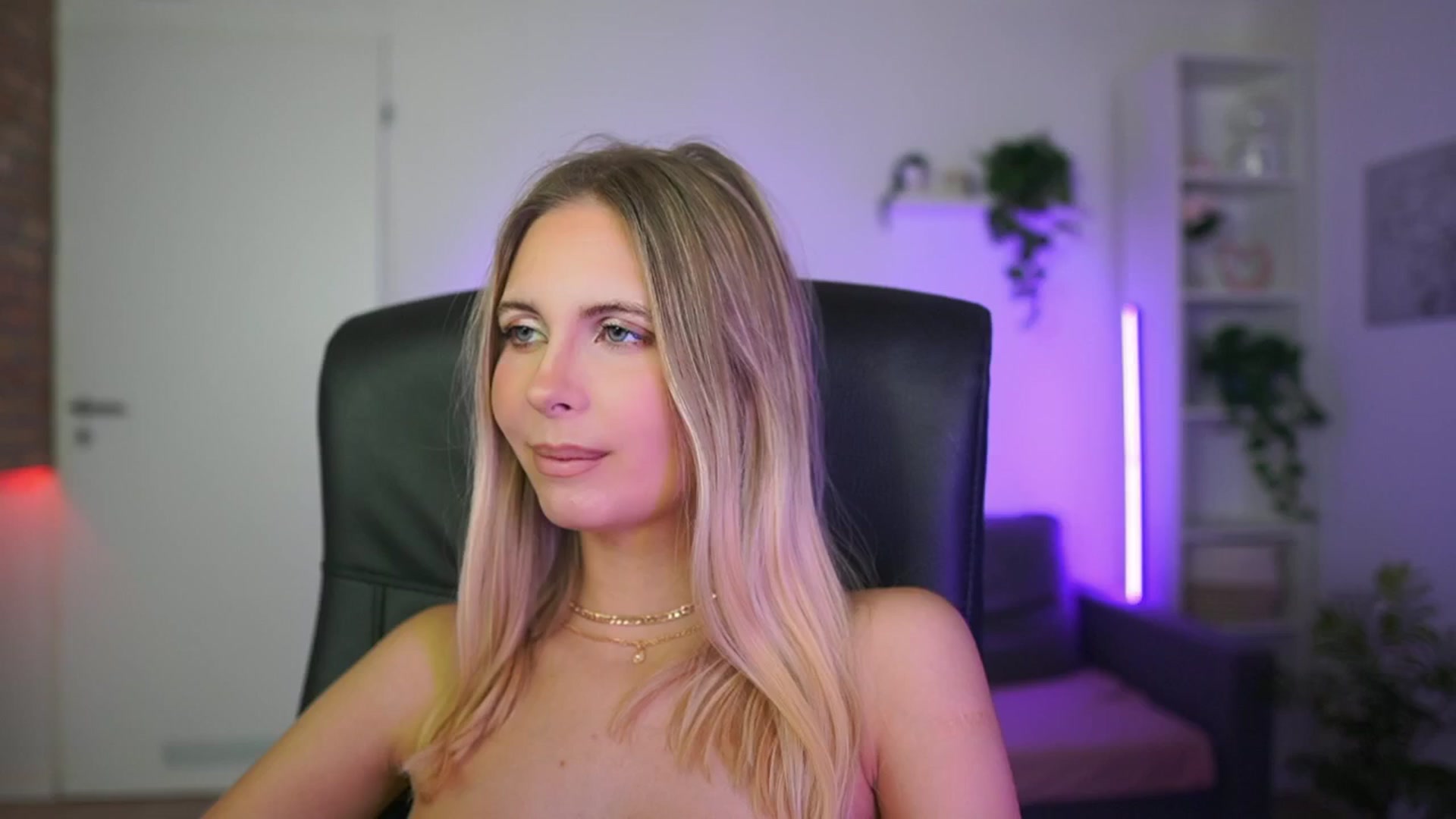 Gallery image thumbnail from Catecrago_'s myfreecams stream on, 01/20/2026, 16:35 image 13 of 20