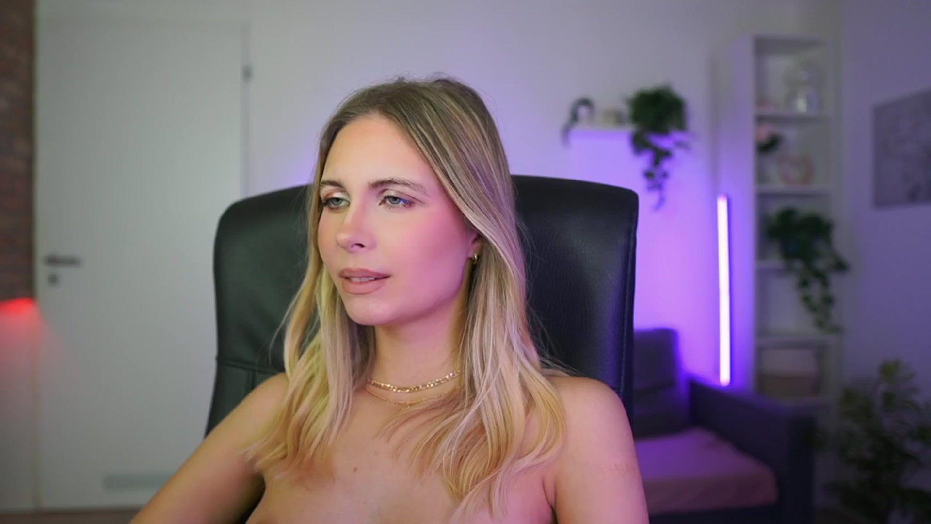 Gallery image thumbnail from Catecrago_'s myfreecams stream on, 01/20/2026, 16:35 image 8 of 20