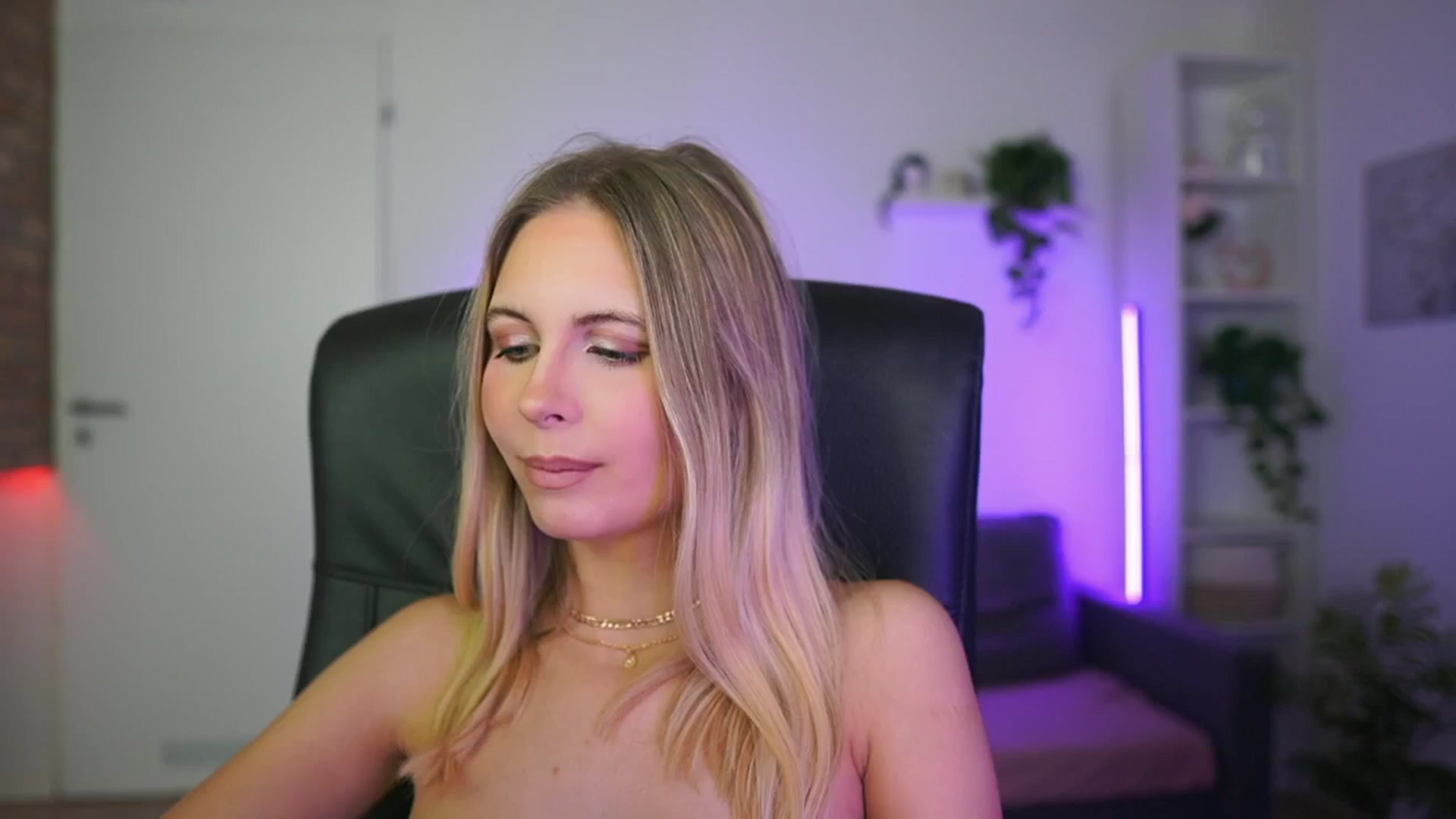 Gallery image thumbnail from Catecrago_'s myfreecams stream on, 01/20/2026, 16:35 image 15 of 20