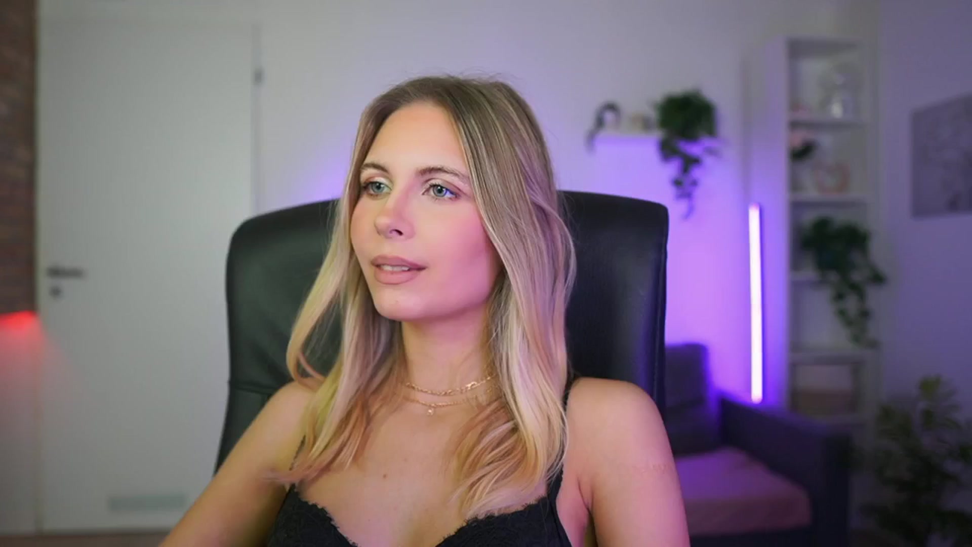 Gallery image thumbnail from Catecrago_'s myfreecams stream on, 01/20/2026, 16:35 image 19 of 20