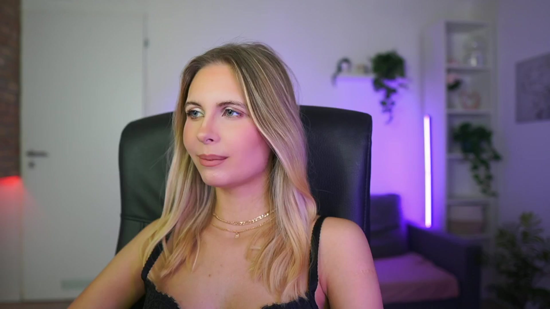 Gallery image thumbnail from Catecrago_'s myfreecams stream on, 01/20/2026, 17:38 image 5 of 20