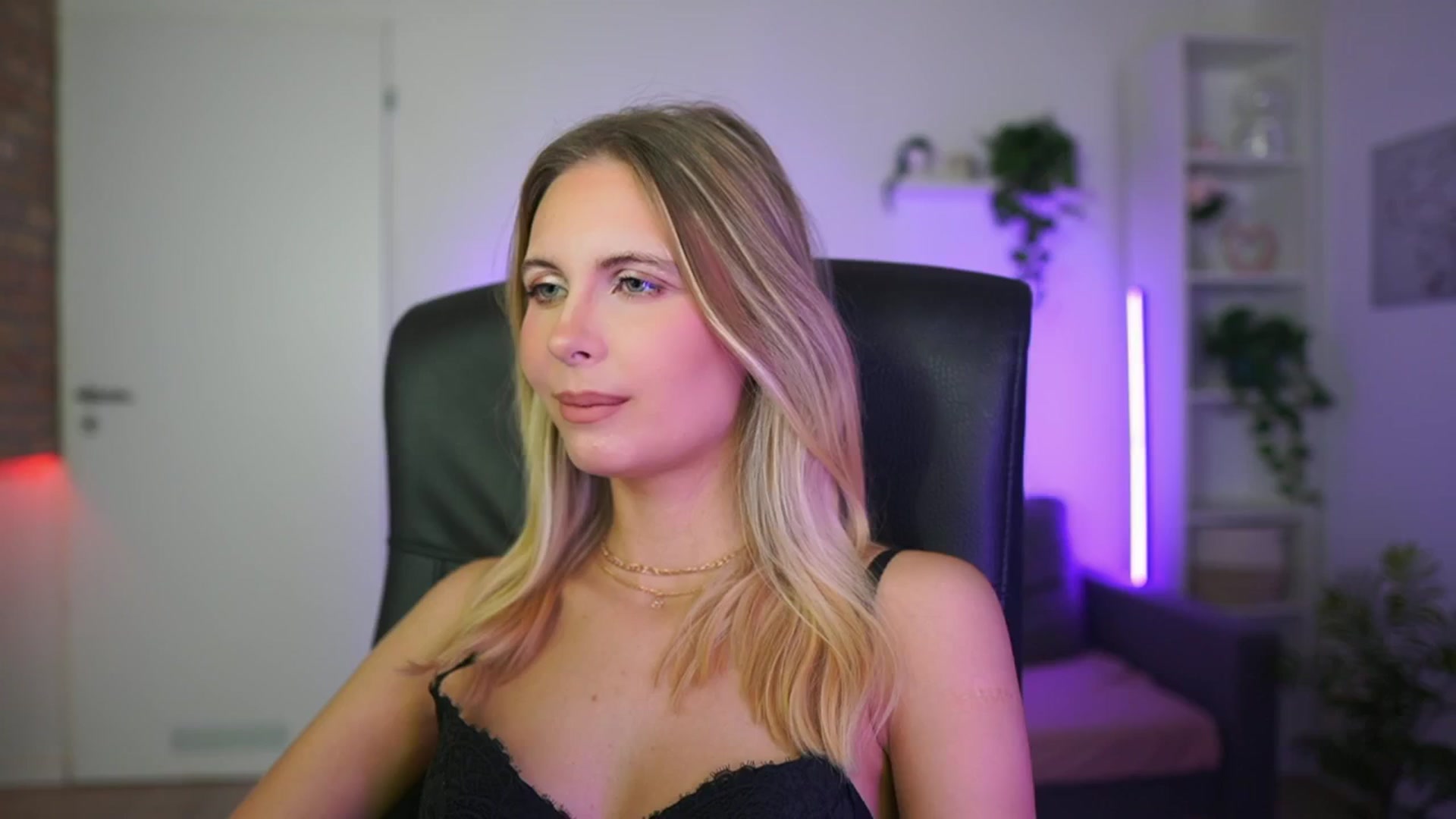 Gallery image thumbnail from Catecrago_'s myfreecams stream on, 01/20/2026, 17:38 image 17 of 20