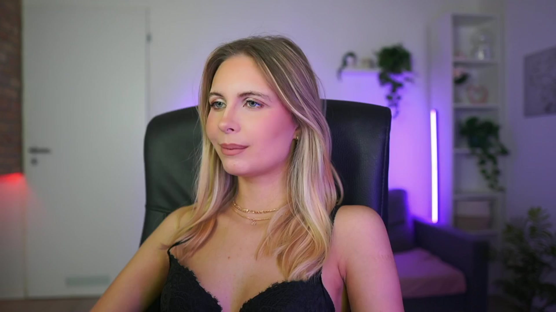 Gallery image thumbnail from Catecrago_'s myfreecams stream on, 01/20/2026, 17:38 image 16 of 20