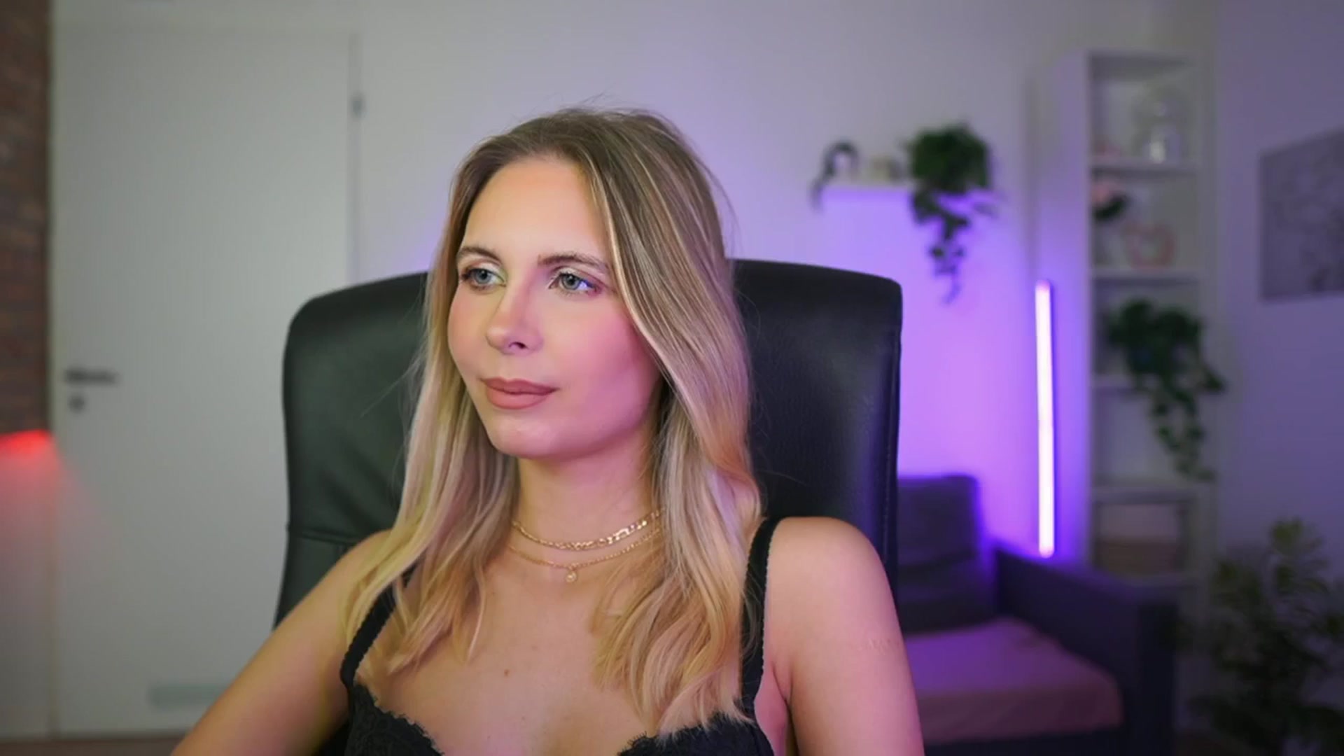 Gallery image thumbnail from Catecrago_'s myfreecams stream on, 01/20/2026, 17:38 image 6 of 20