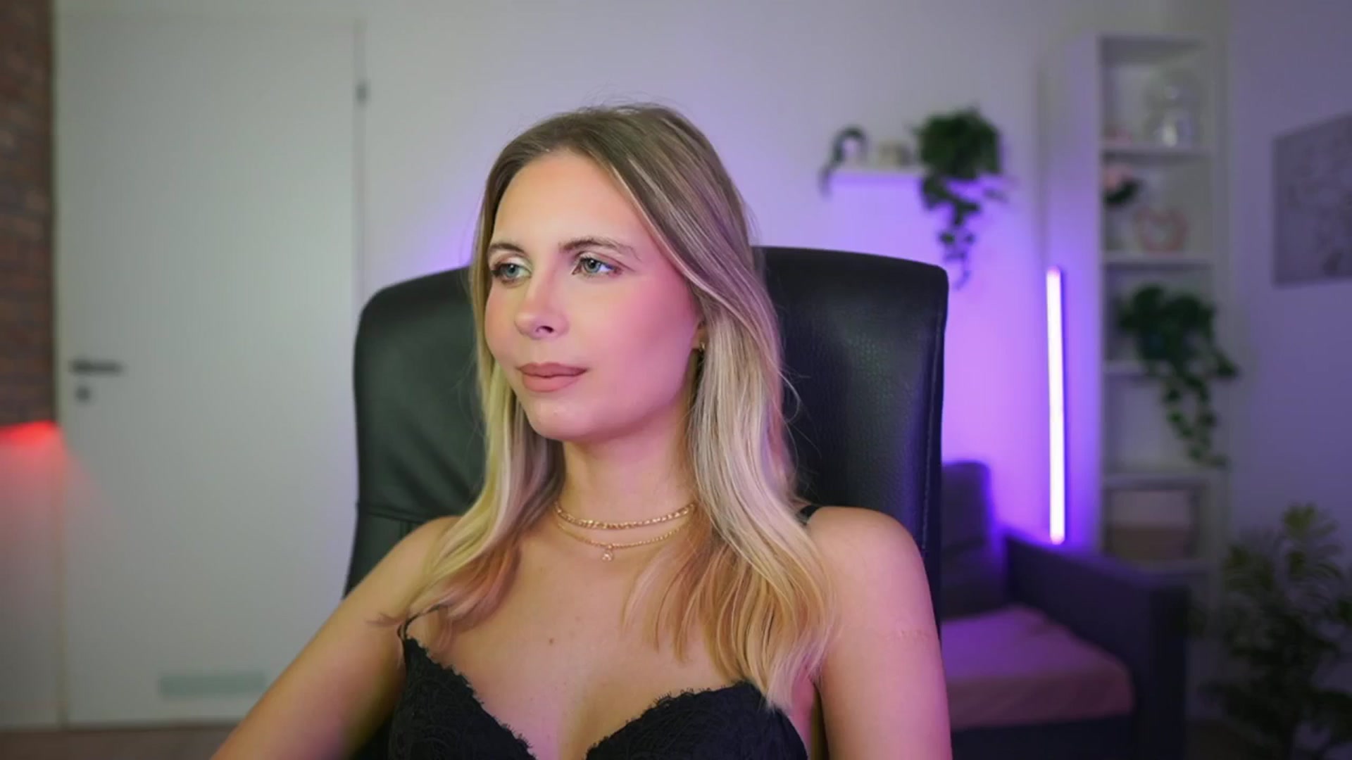 Gallery image thumbnail from Catecrago_'s myfreecams stream on, 01/20/2026, 17:38 image 18 of 20