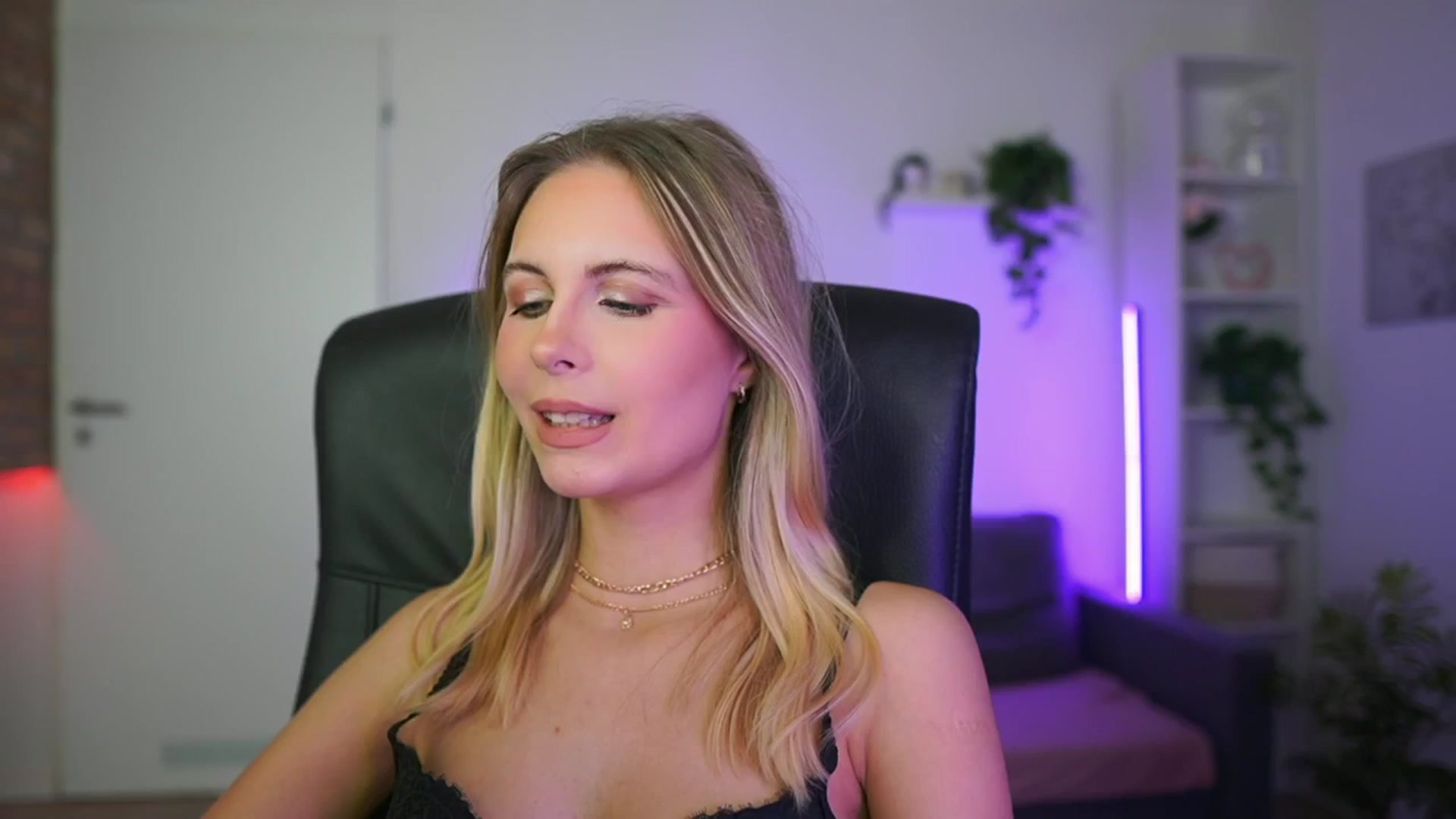 Gallery image thumbnail from Catecrago_'s myfreecams stream on, 01/20/2026, 17:38 image 10 of 20