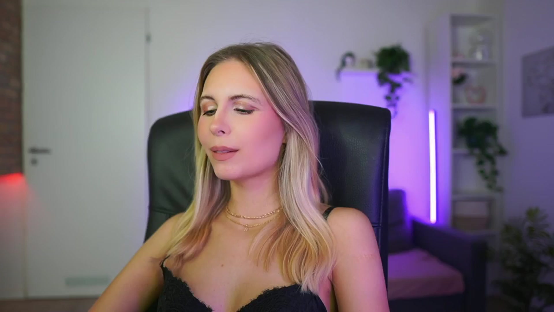 Gallery image thumbnail from Catecrago_'s myfreecams stream on, 01/20/2026, 17:38 image 19 of 20