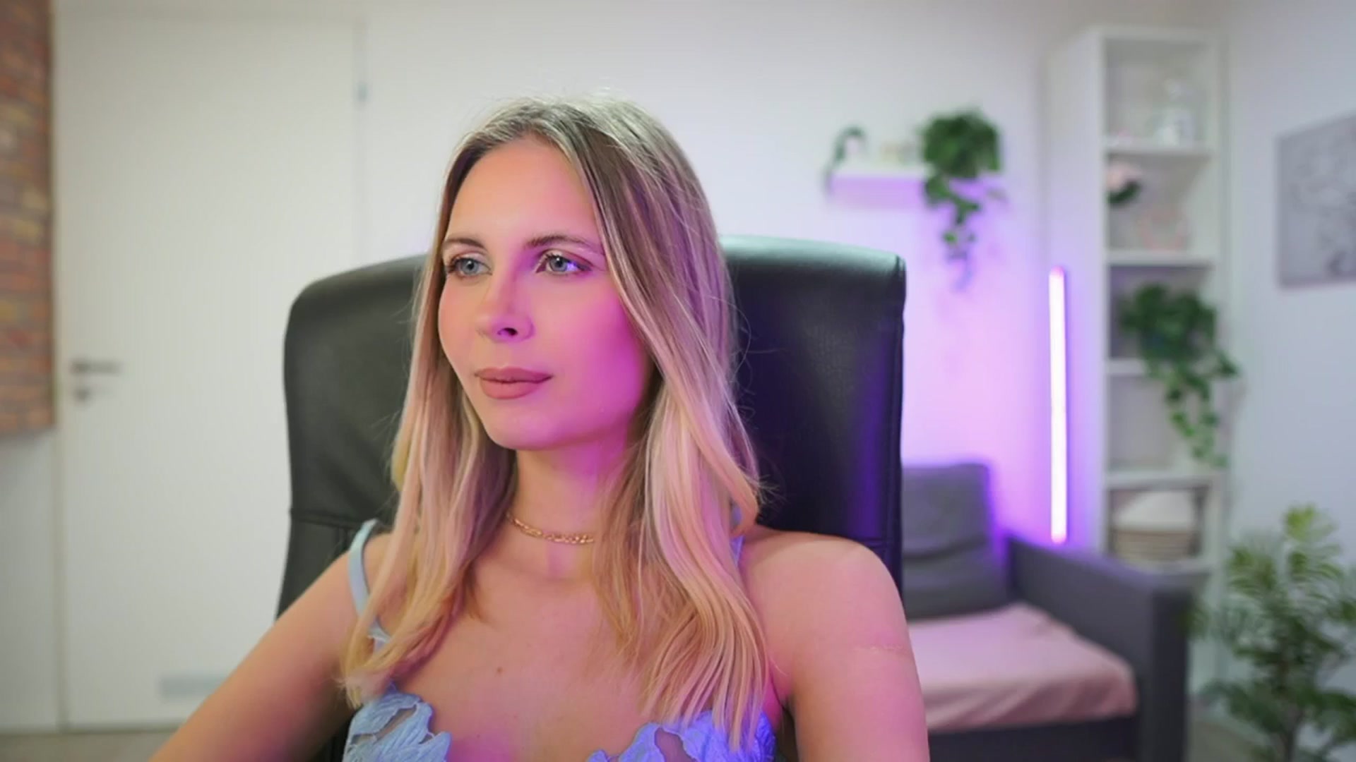 Gallery image thumbnail from Catecrago_'s myfreecams stream on, 01/21/2026, 10:36 image 10 of 20