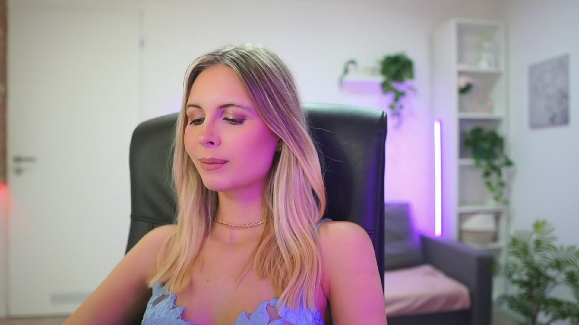 Gallery image thumbnail from Catecrago_'s myfreecams stream on, 01/21/2026, 12:45 image 17 of 20