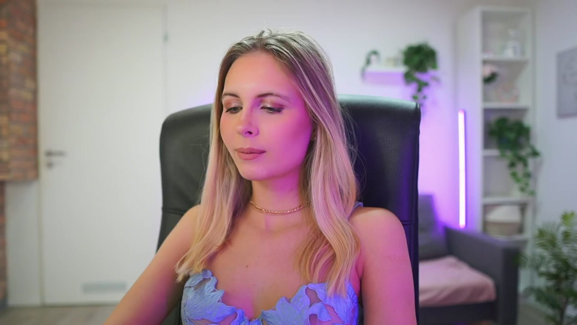 Gallery image thumbnail from Catecrago_'s myfreecams stream on, 01/21/2026, 12:45 image 8 of 20