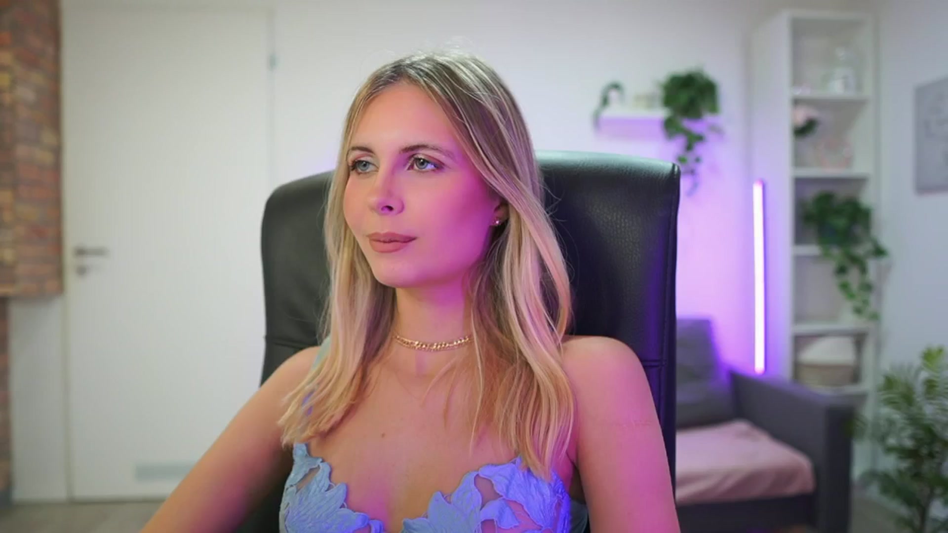Gallery image thumbnail from Catecrago_'s myfreecams stream on, 01/21/2026, 12:45 image 4 of 20