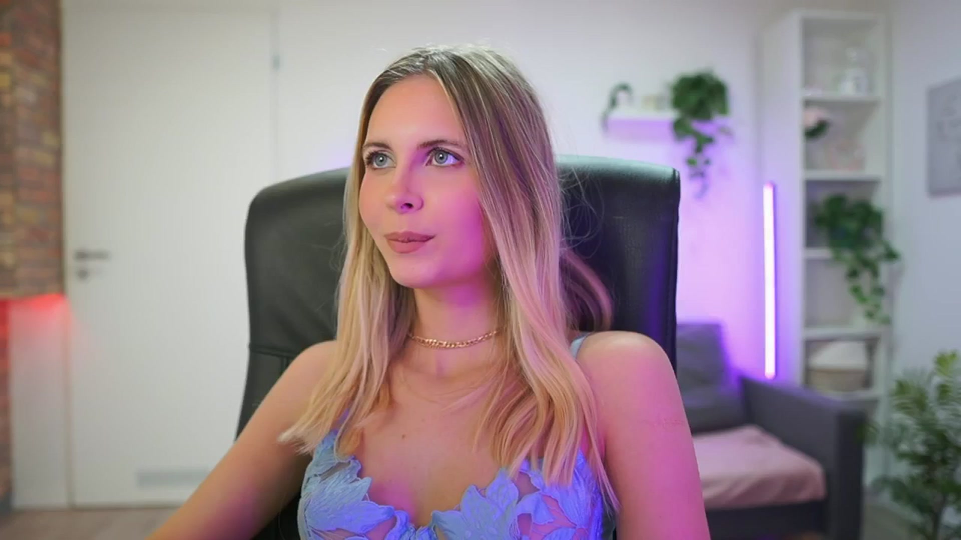 Gallery image thumbnail from Catecrago_'s myfreecams stream on, 01/21/2026, 12:45 image 13 of 20