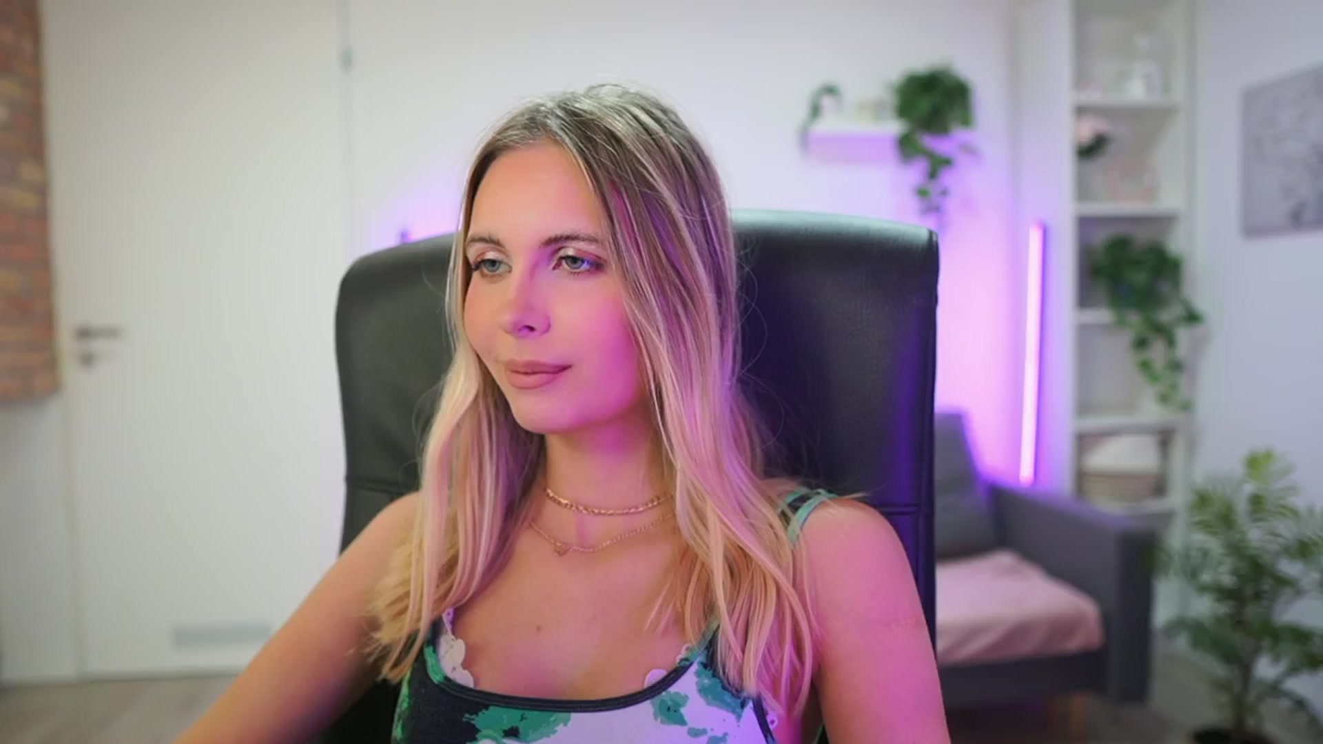 Gallery image thumbnail from Catecrago_'s myfreecams stream on, 01/22/2026, 15:44 image 10 of 20