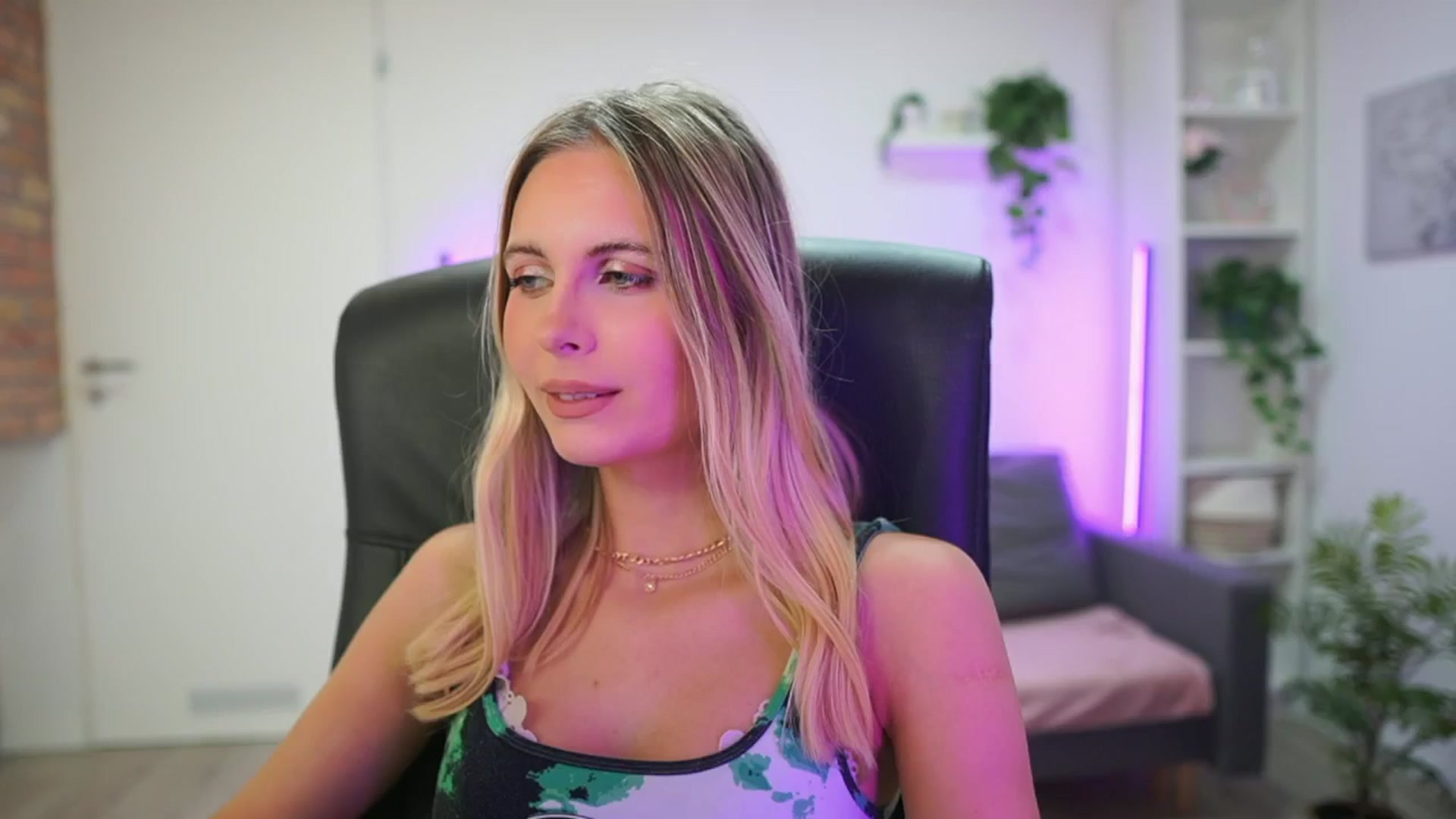 Gallery image thumbnail from Catecrago_'s myfreecams stream on, 01/22/2026, 15:44 image 13 of 20