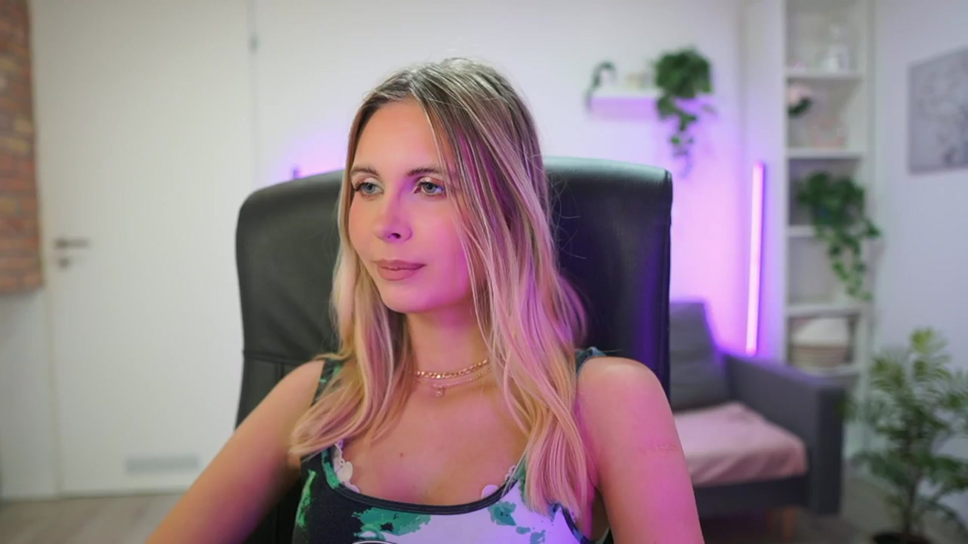 Gallery image thumbnail from Catecrago_'s myfreecams stream on, 01/22/2026, 15:44 image 14 of 20