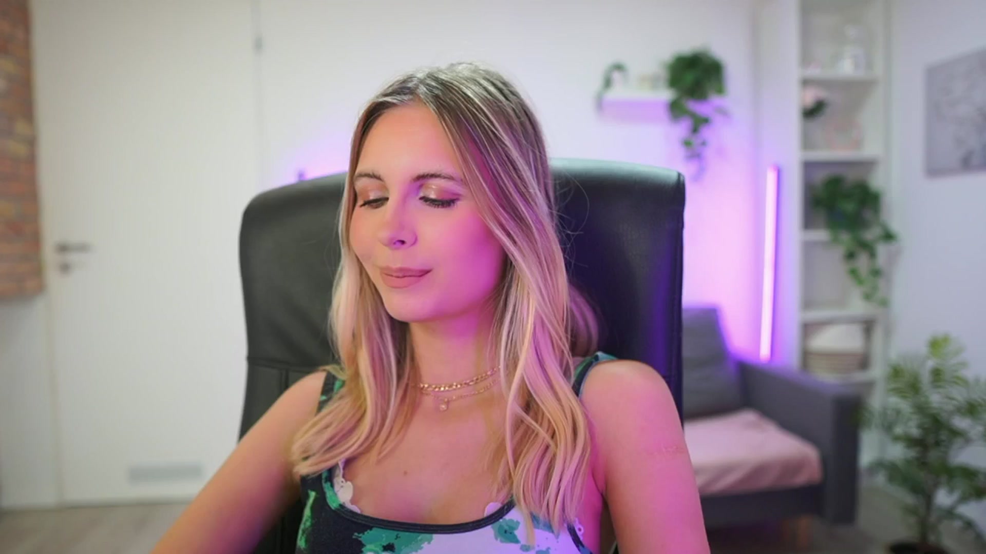 Gallery image thumbnail from Catecrago_'s myfreecams stream on, 01/22/2026, 15:44 image 15 of 20