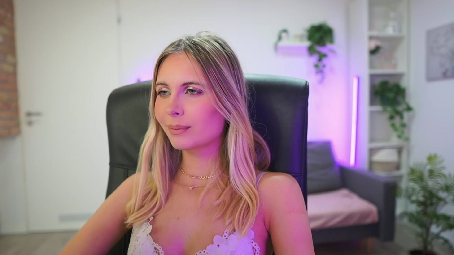 Gallery image thumbnail from Catecrago_'s myfreecams stream on, 01/22/2026, 15:44 image 9 of 20