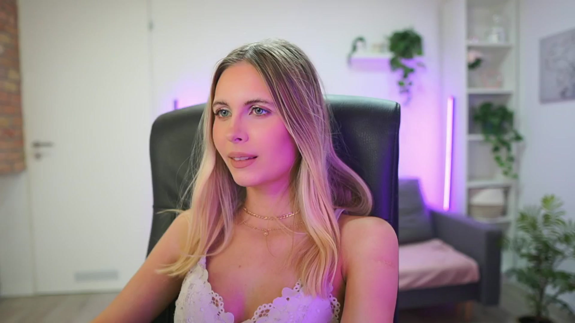Gallery image thumbnail from Catecrago_'s myfreecams stream on, 01/22/2026, 16:24 image 10 of 20