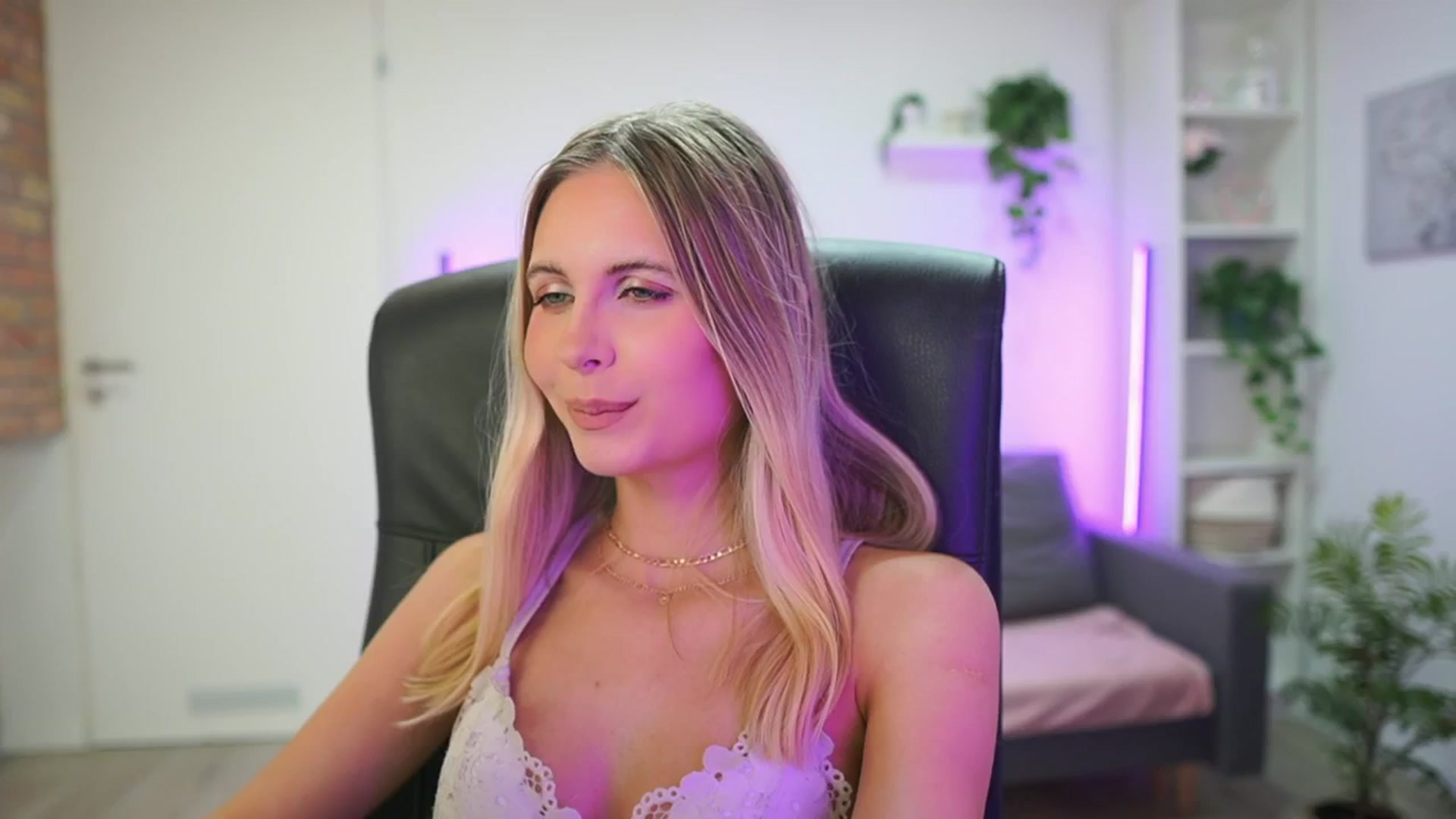 Gallery image thumbnail from Catecrago_'s myfreecams stream on, 01/22/2026, 16:24 image 11 of 20