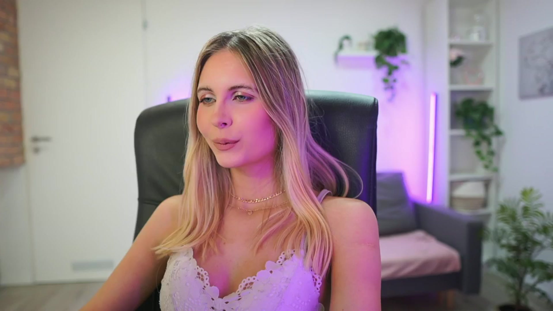 Gallery image thumbnail from Catecrago_'s myfreecams stream on, 01/22/2026, 16:24 image 5 of 20