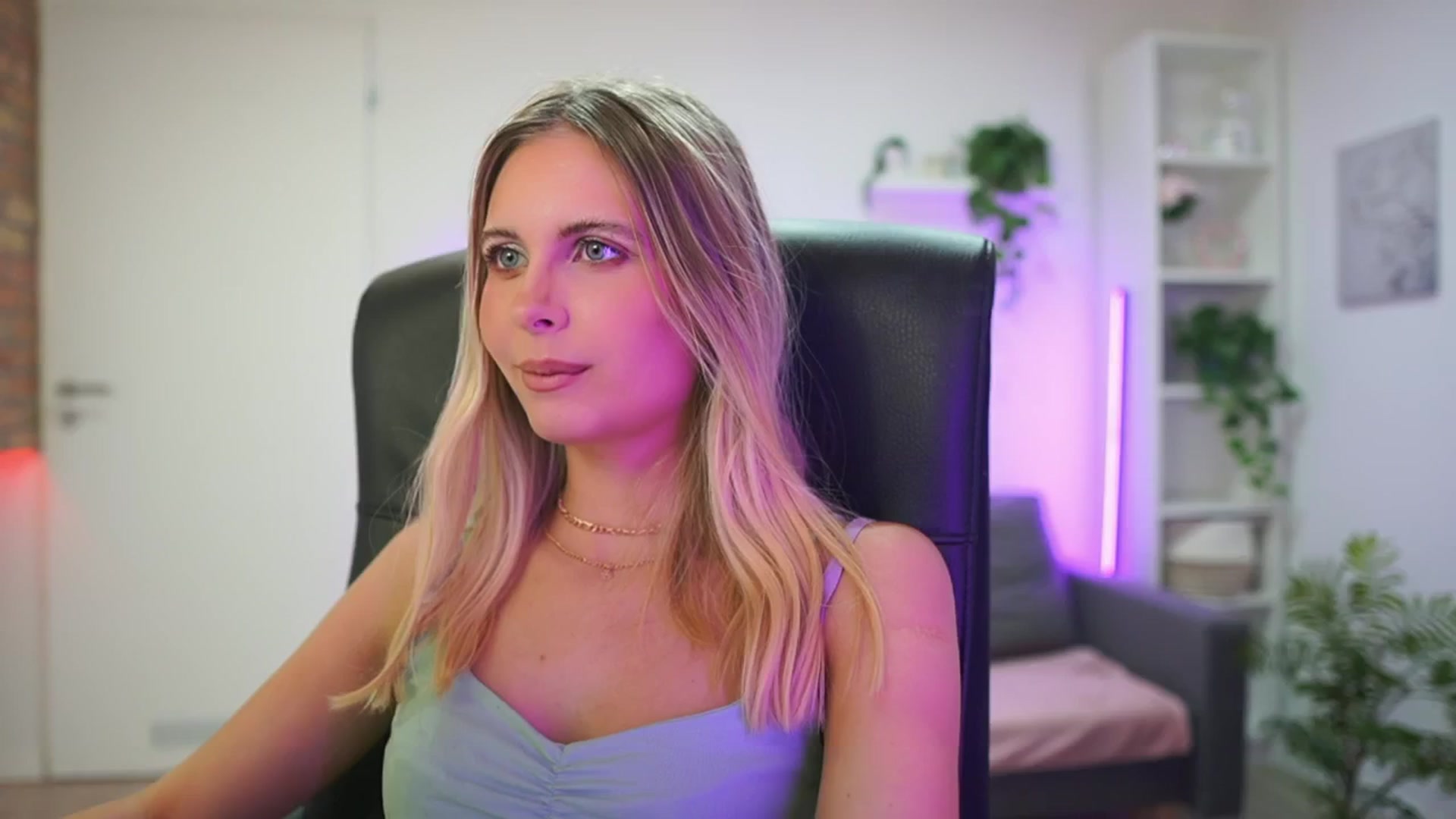 Gallery image thumbnail from Catecrago_'s myfreecams stream on, 01/23/2026, 12:03 image 3 of 20