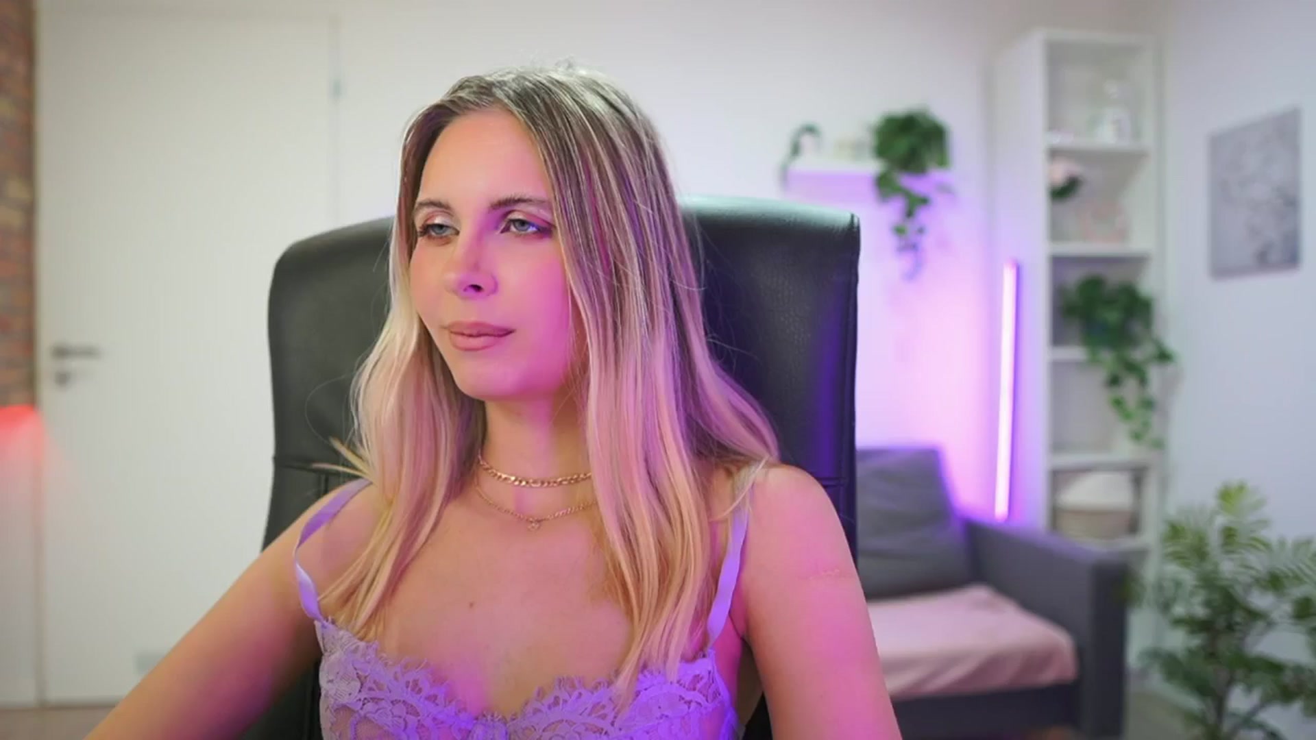 Gallery image thumbnail from Catecrago_'s myfreecams stream on, 01/23/2026, 12:03 image 8 of 20