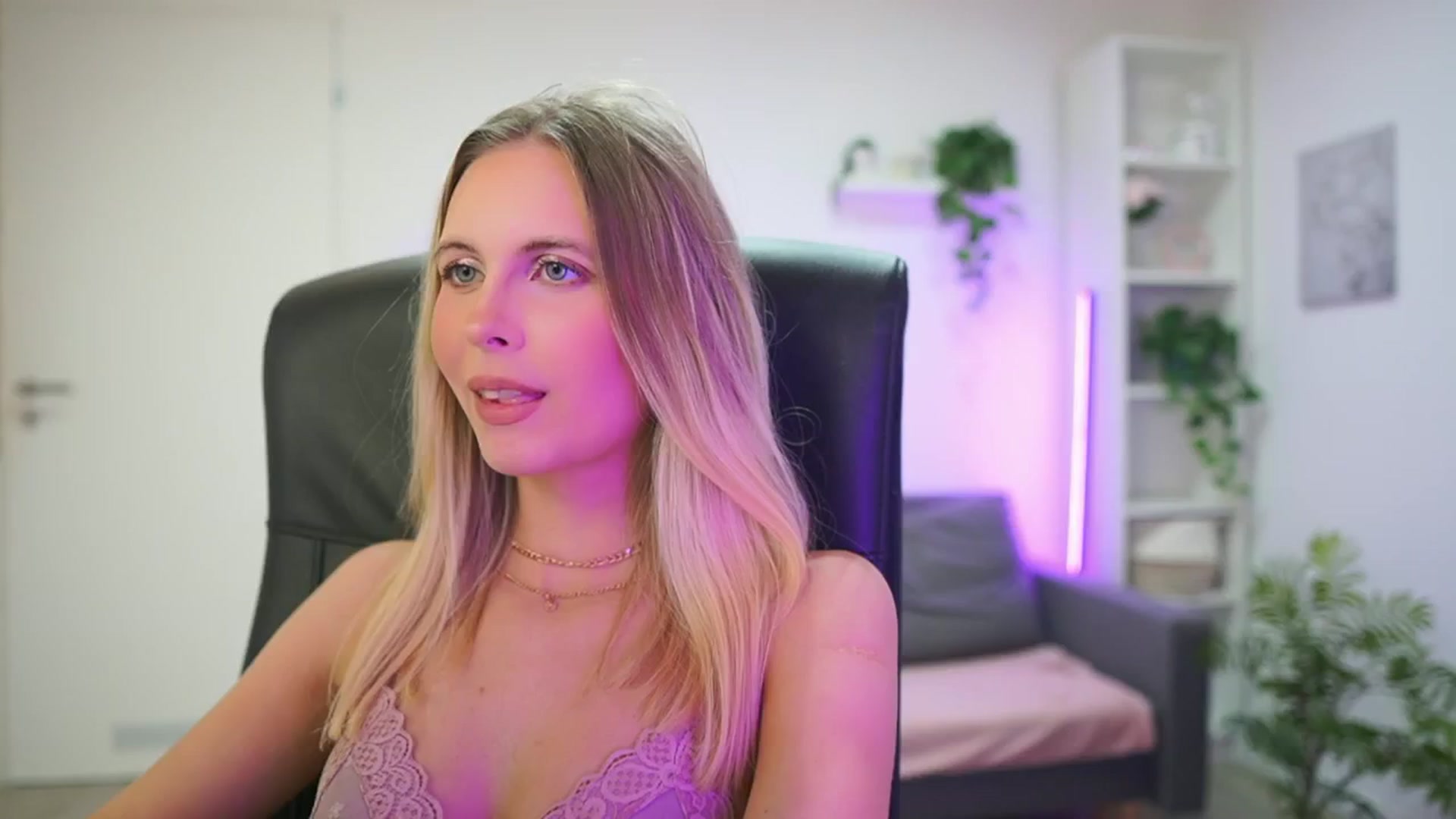 Gallery image thumbnail from Catecrago_'s myfreecams stream on, 01/26/2026, 17:02 image 13 of 20