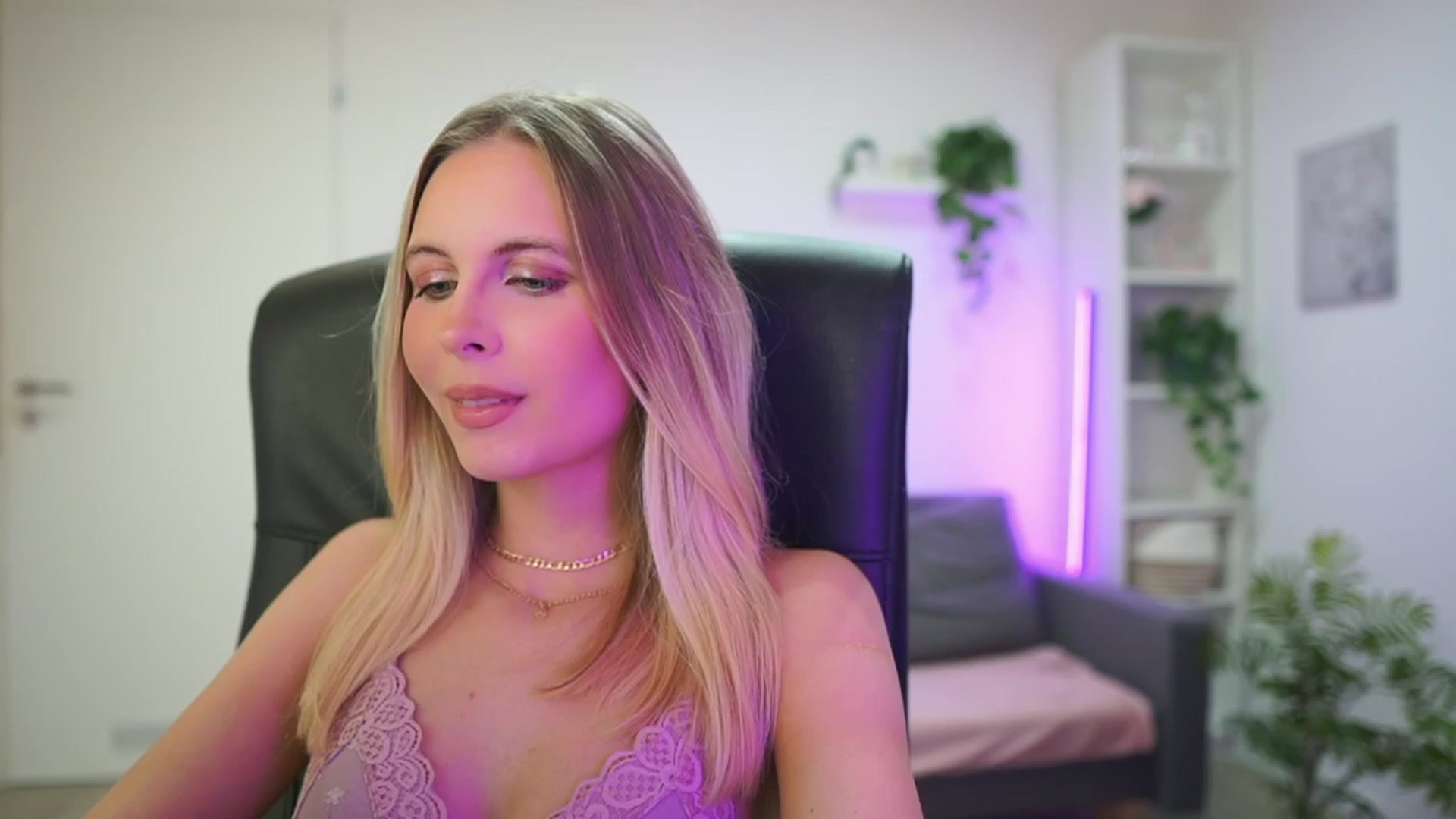 Gallery image thumbnail from Catecrago_'s myfreecams stream on, 01/26/2026, 17:02 image 16 of 20