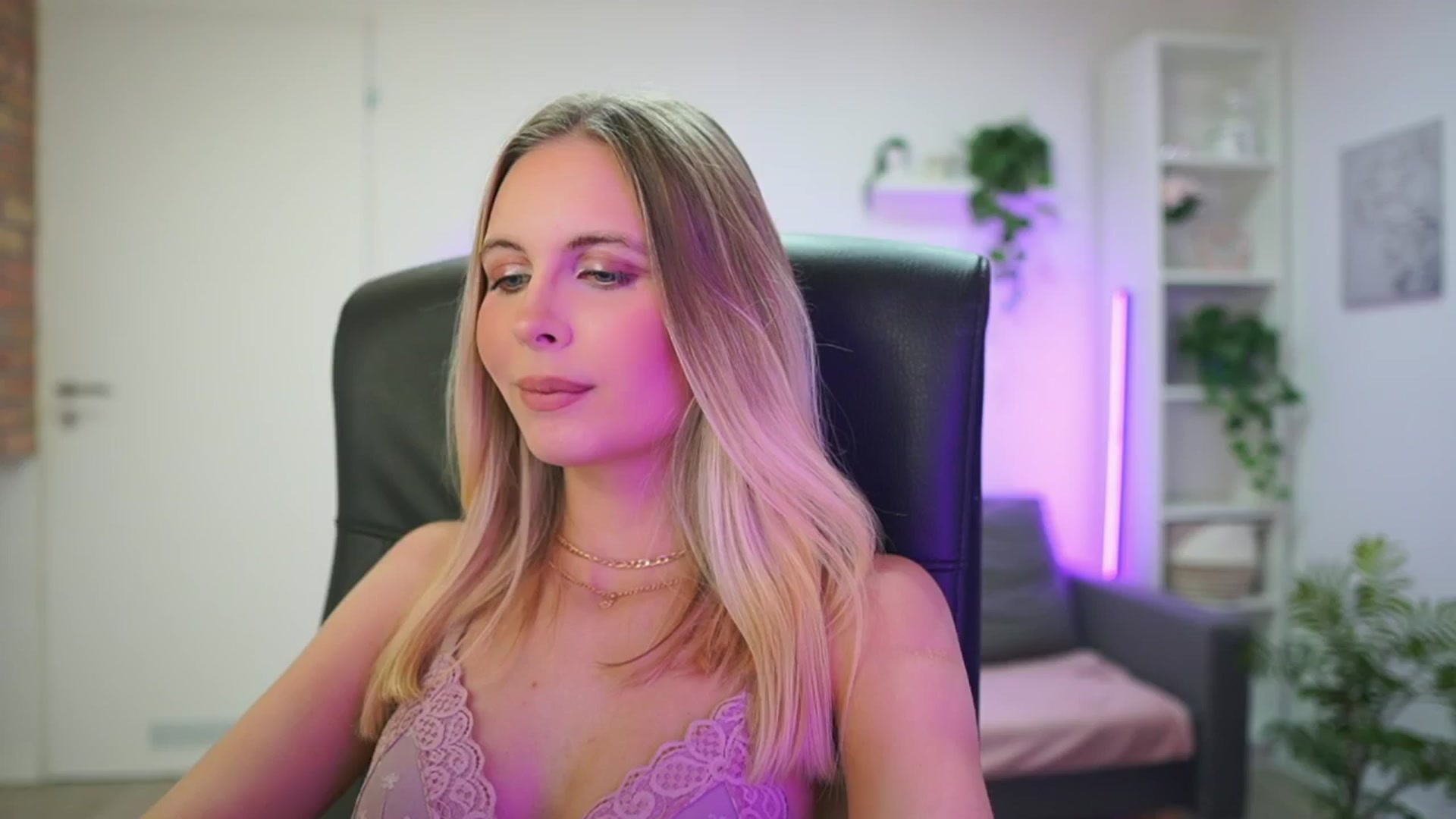 Gallery image thumbnail from Catecrago_'s myfreecams stream on, 01/26/2026, 17:02 image 18 of 20