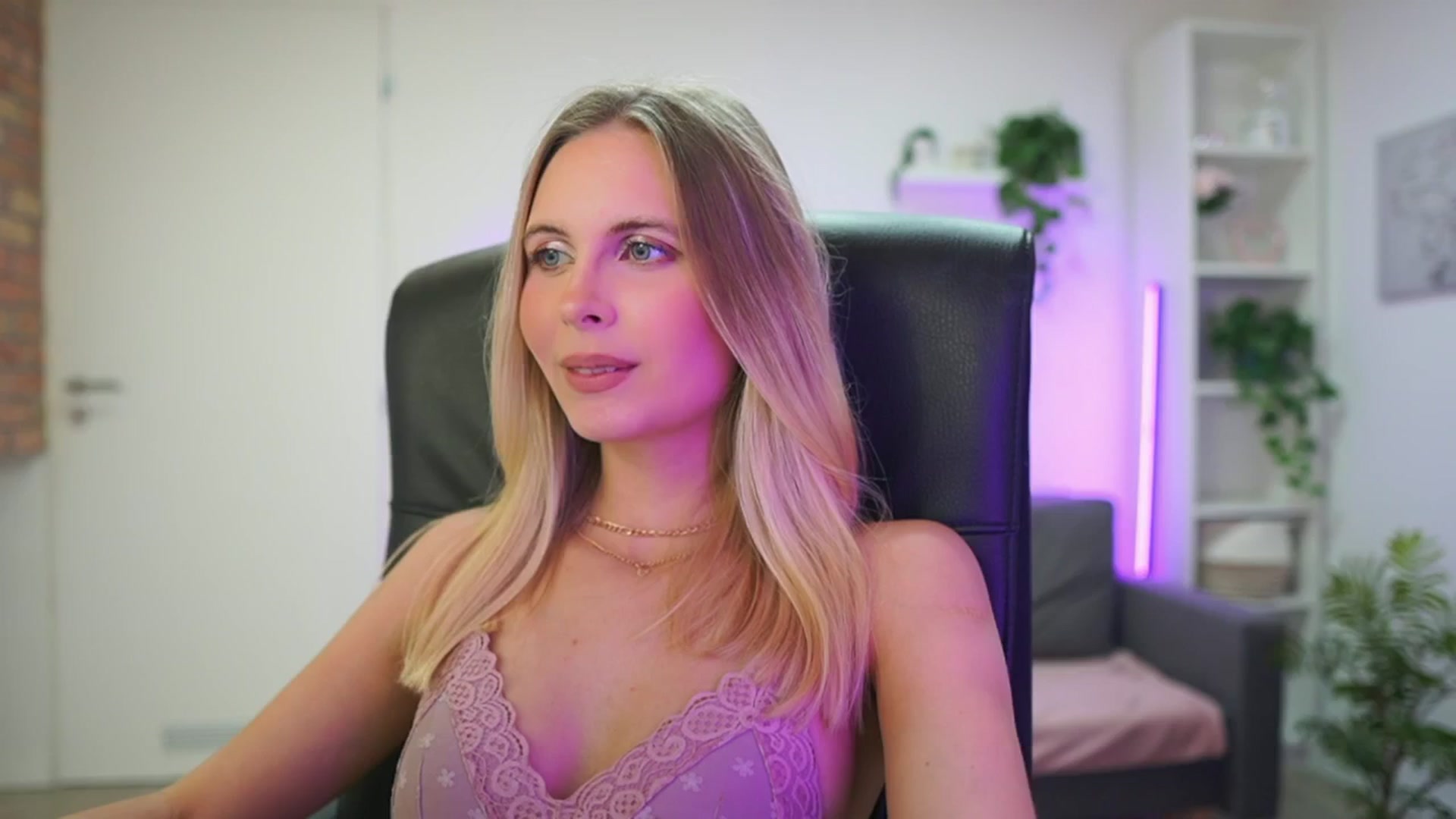 Gallery image thumbnail from Catecrago_'s myfreecams stream on, 01/26/2026, 18:47 image 18 of 20