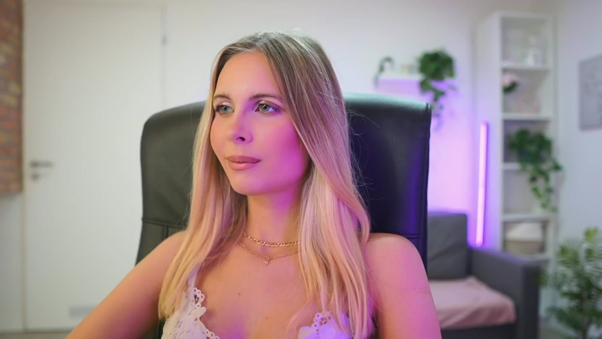 Gallery image thumbnail from Catecrago_'s myfreecams stream on, 01/27/2026, 13:42 image 3 of 20