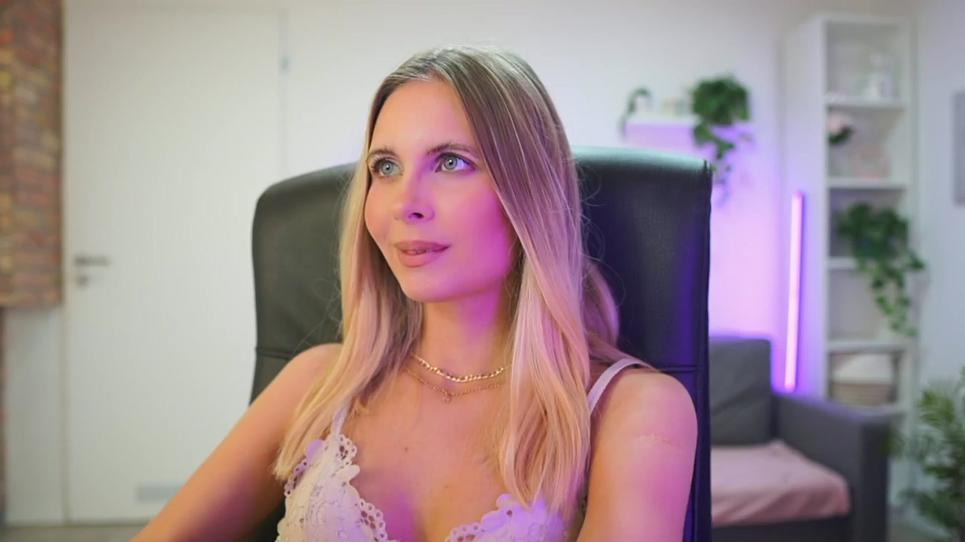 Gallery image thumbnail from Catecrago_'s myfreecams stream on, 01/27/2026, 13:42 image 12 of 20