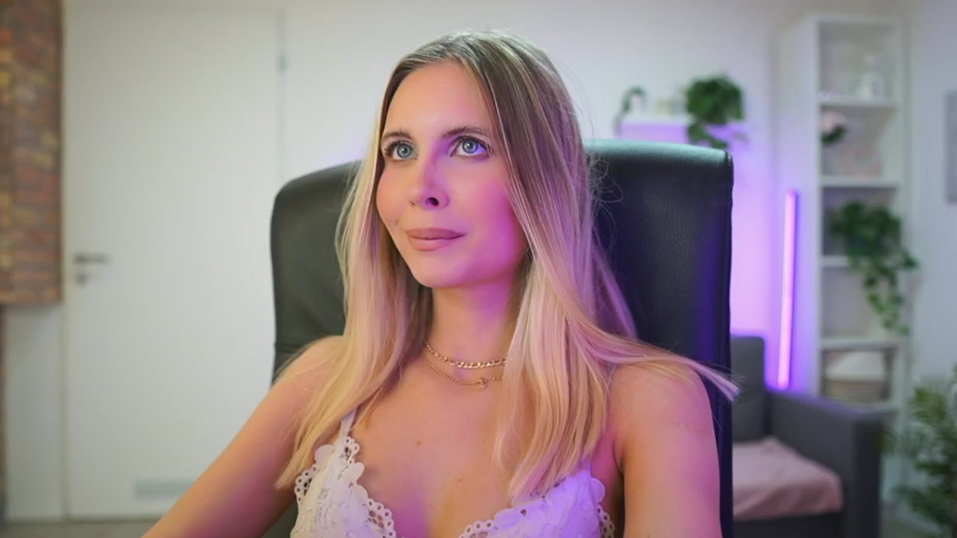 Gallery image thumbnail from Catecrago_'s myfreecams stream on, 01/27/2026, 13:42 image 15 of 20
