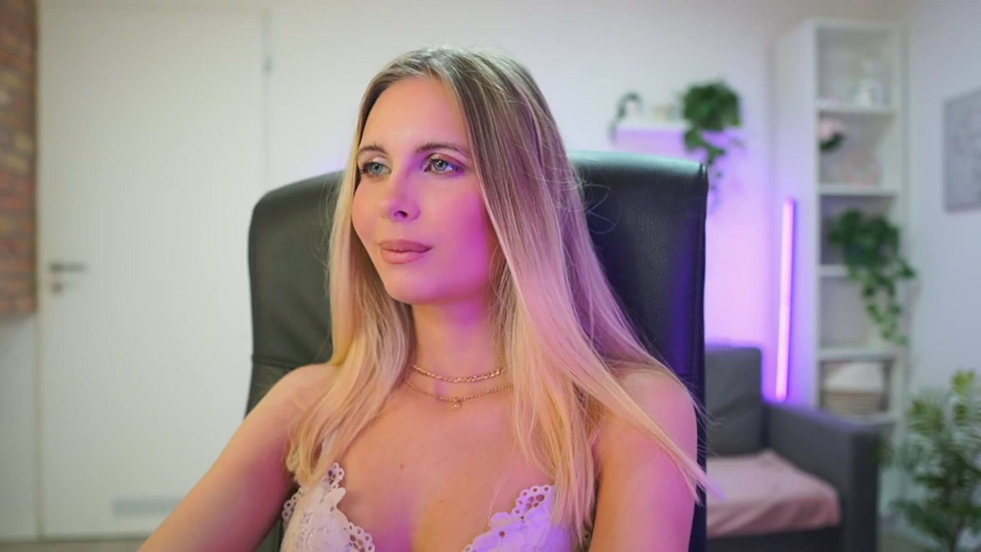 Gallery image thumbnail from Catecrago_'s myfreecams stream on, 01/27/2026, 13:42 image 7 of 20