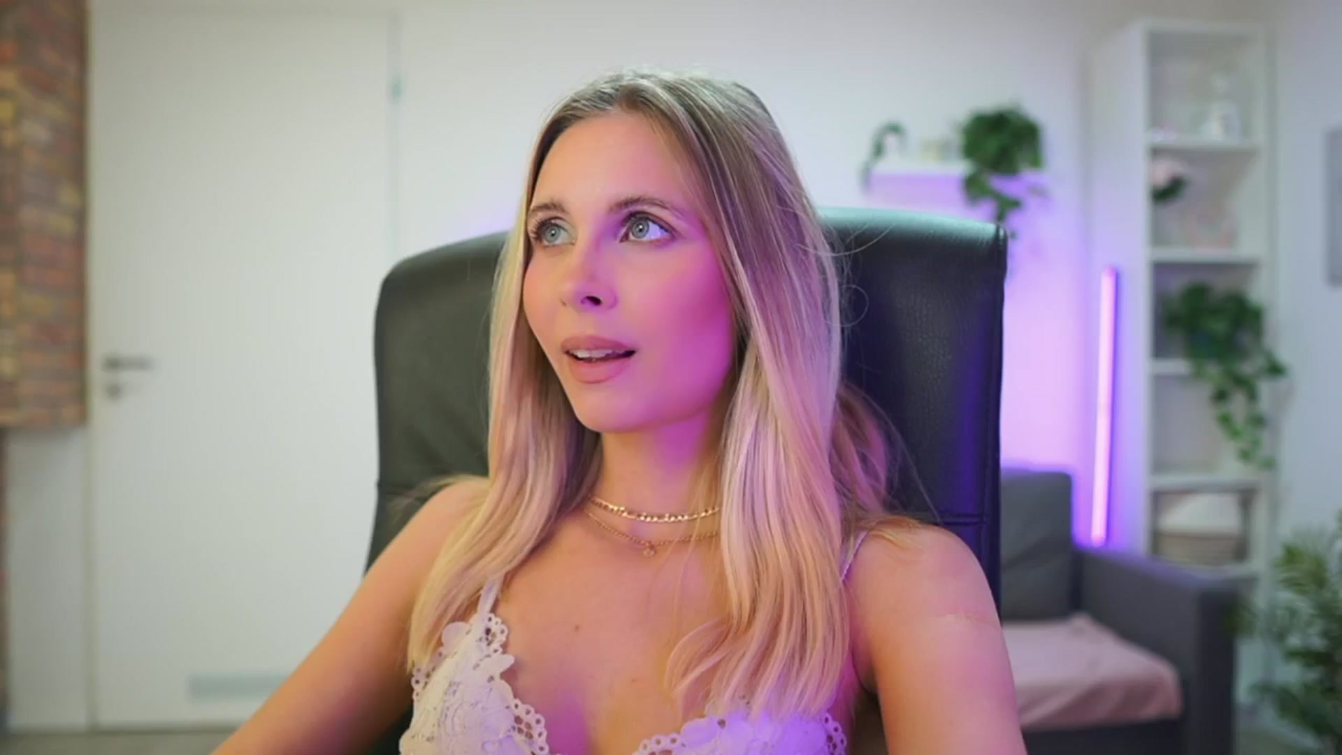 Gallery image thumbnail from Catecrago_'s myfreecams stream on, 01/27/2026, 13:42 image 18 of 20