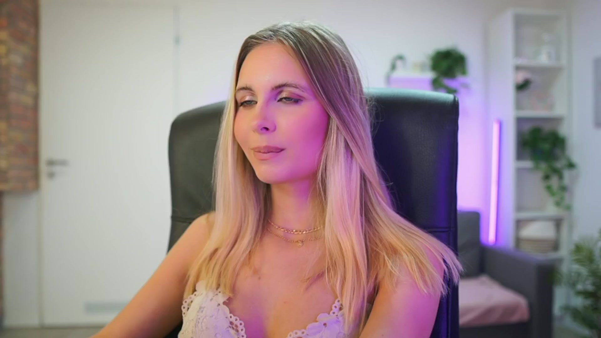 Gallery image thumbnail from Catecrago_'s myfreecams stream on, 01/27/2026, 13:42 image 16 of 20