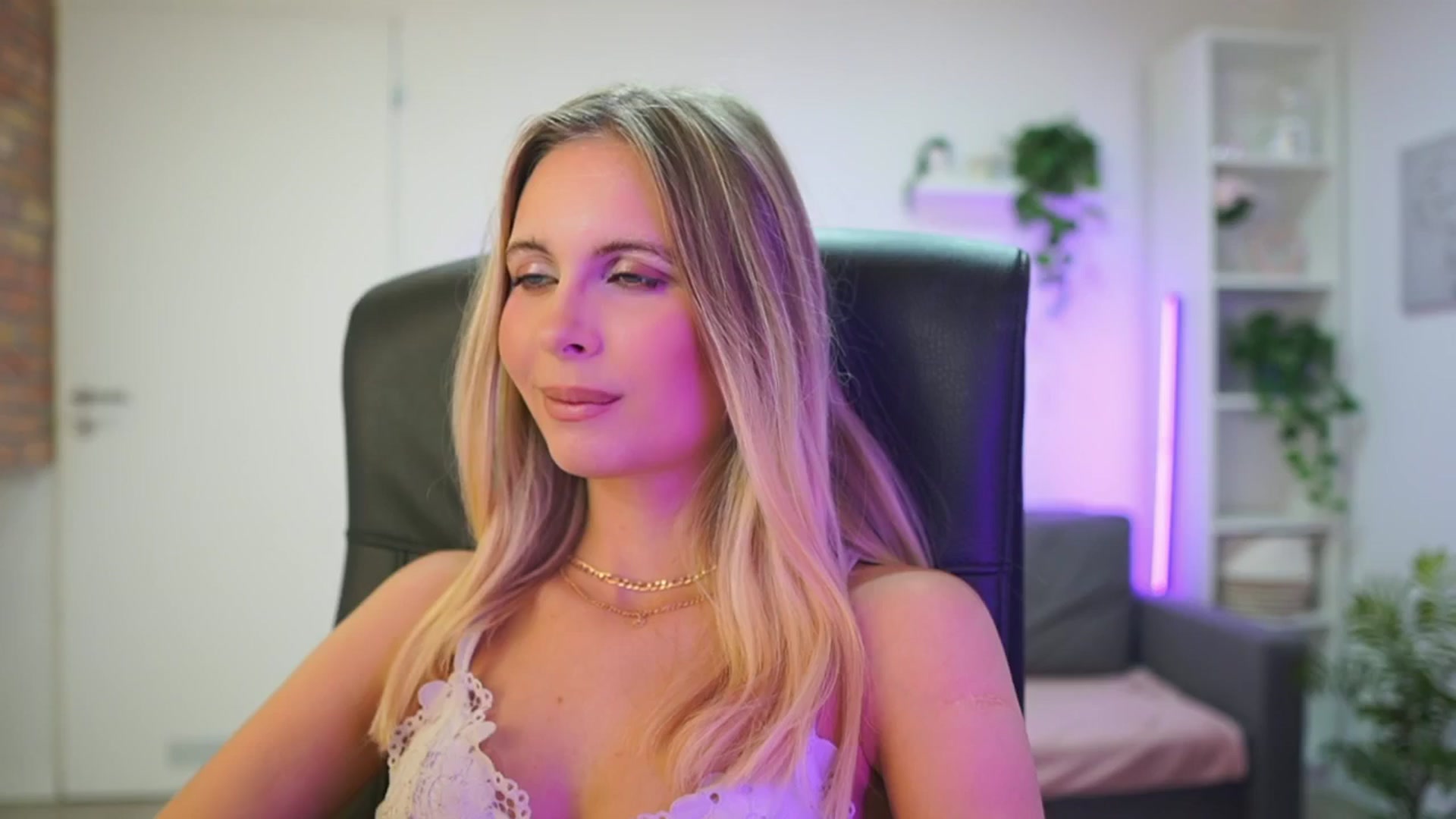 Gallery image thumbnail from Catecrago_'s myfreecams stream on, 01/27/2026, 13:42 image 6 of 20