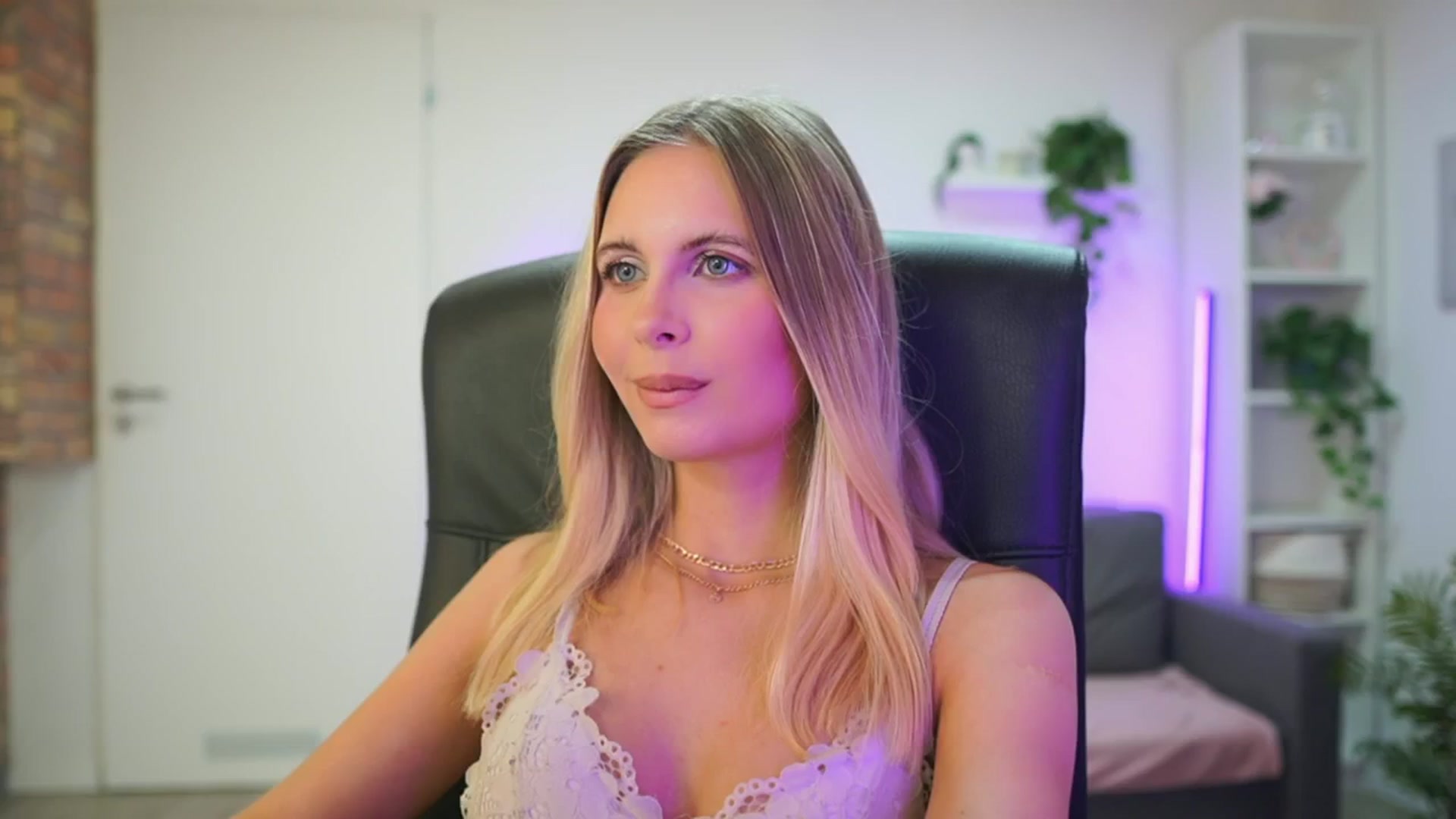 Gallery image thumbnail from Catecrago_'s myfreecams stream on, 01/27/2026, 13:42 image 13 of 20