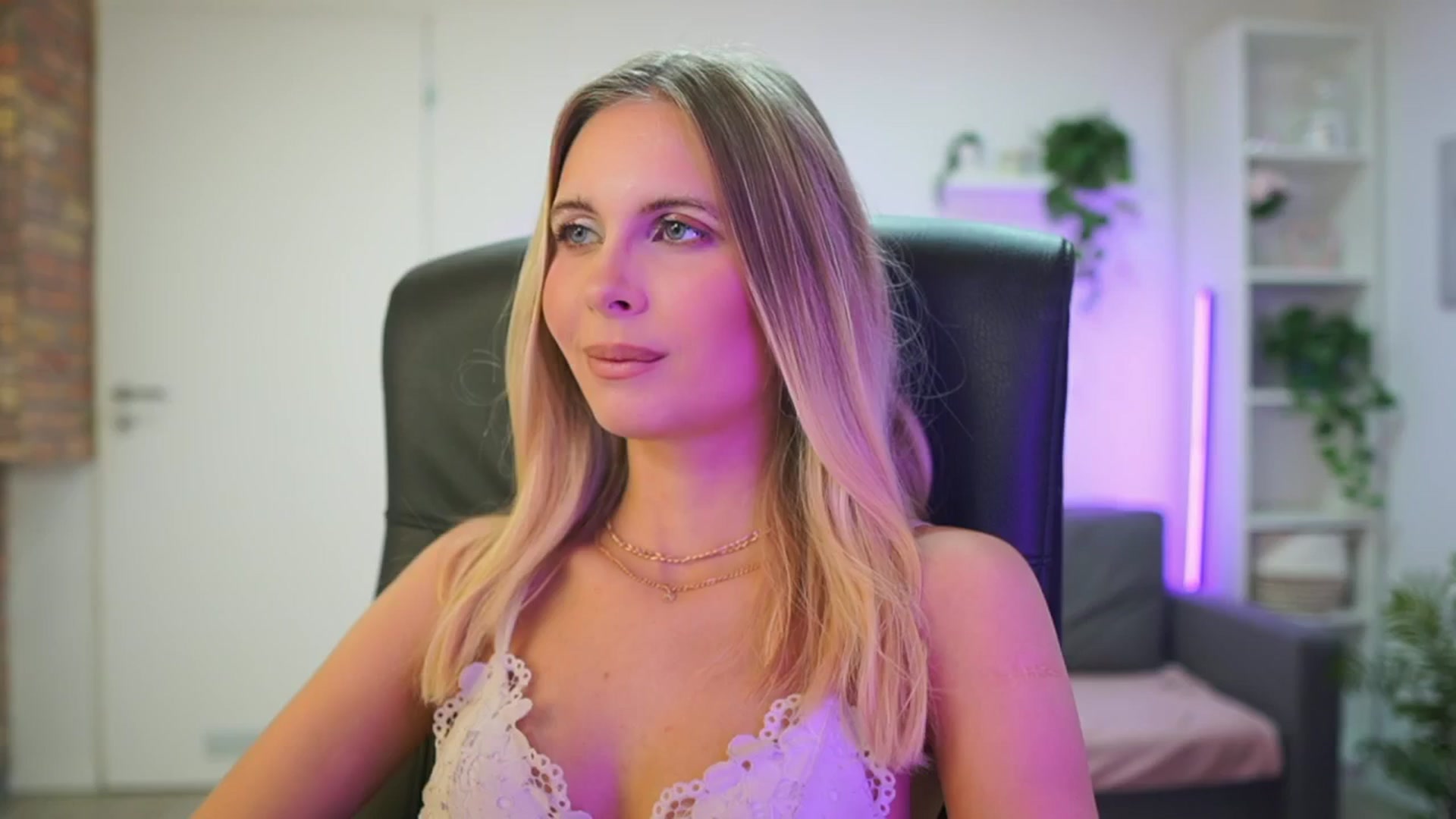 Gallery image thumbnail from Catecrago_'s myfreecams stream on, 01/27/2026, 13:42 image 10 of 20