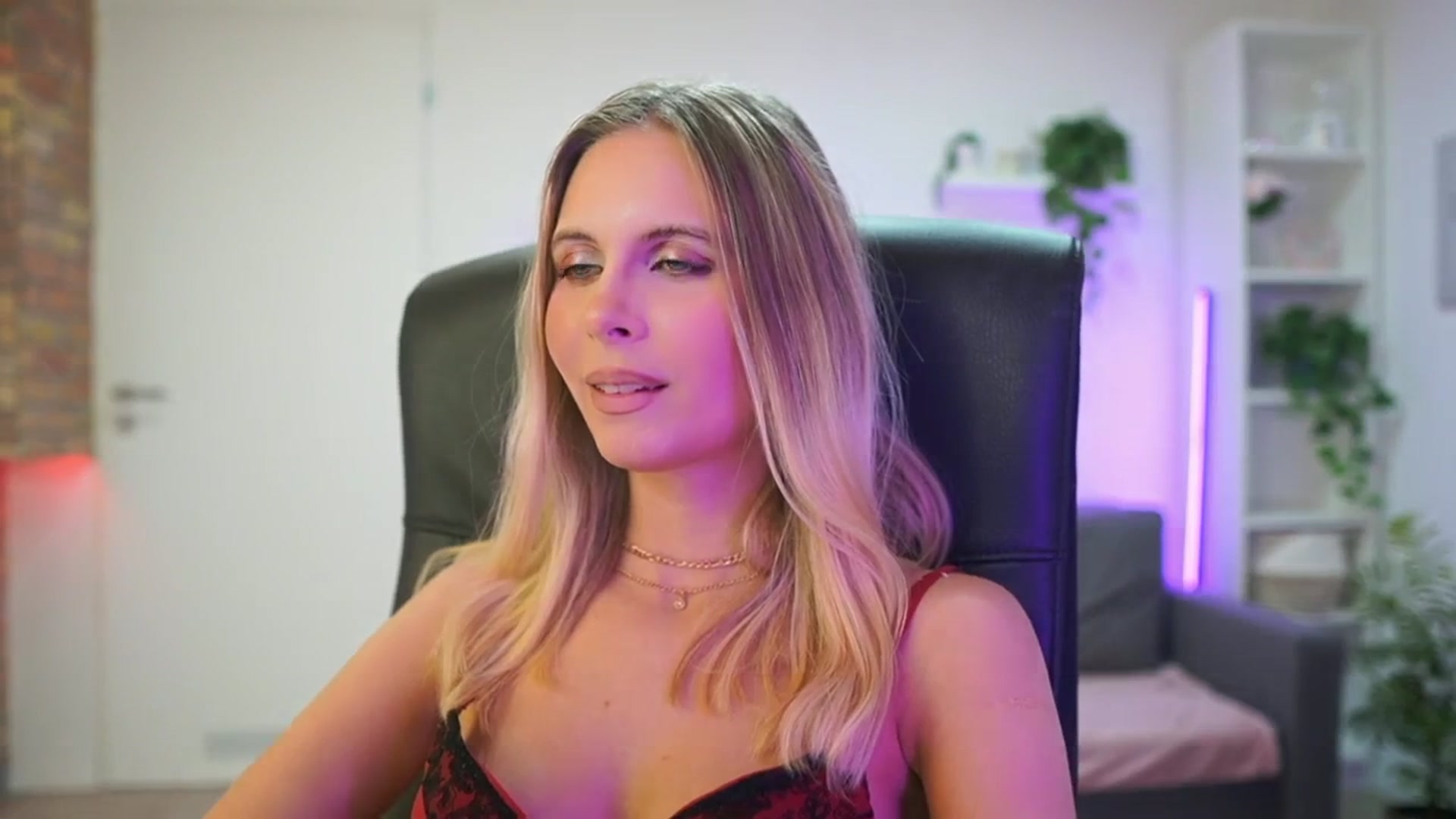 Gallery image thumbnail from Catecrago_'s myfreecams stream on, 01/28/2026, 15:18 image 13 of 20