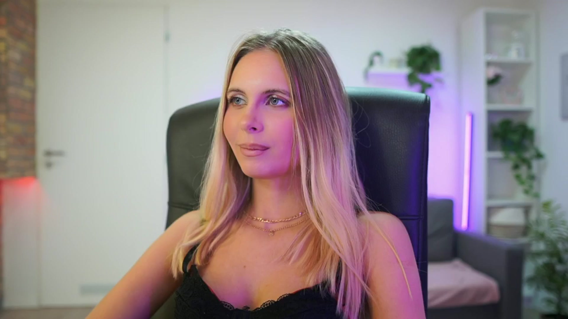 Gallery image thumbnail from Catecrago_'s myfreecams stream on, 01/28/2026, 15:18 image 4 of 20