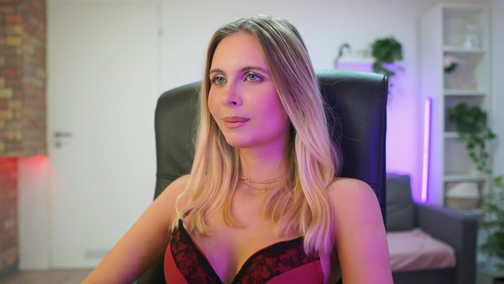 Gallery image thumbnail from Catecrago_'s myfreecams stream on, 01/28/2026, 17:23 image 18 of 20