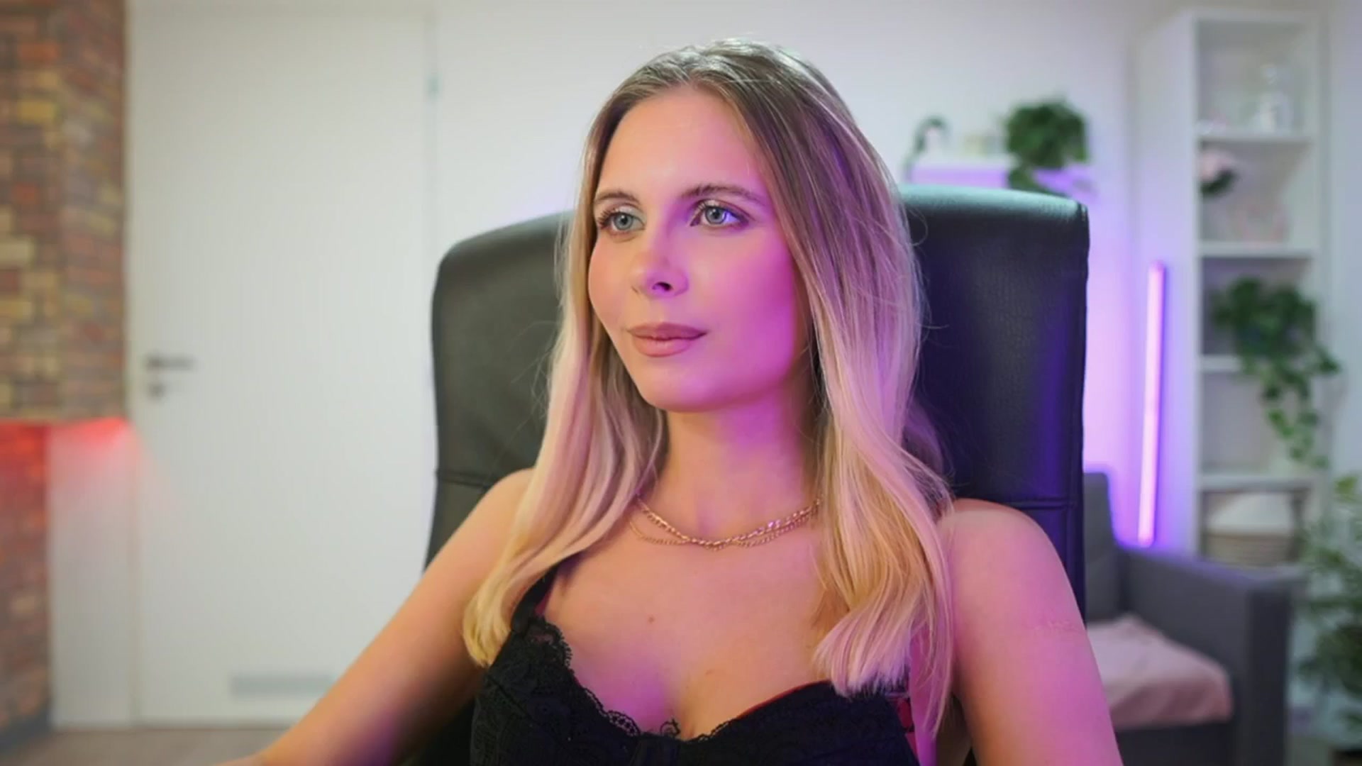 Gallery image thumbnail from Catecrago_'s myfreecams stream on, 01/28/2026, 17:23 image 1 of 20