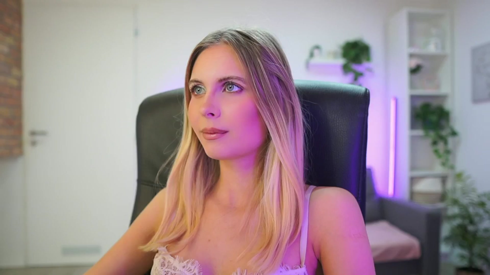 Gallery image thumbnail from Catecrago_'s myfreecams stream on, 01/30/2026, 12:25 image 5 of 20